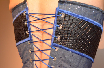 Corset-simili-creation-cuir-theme-conquete-spaciale-meami-couture-creation-2.jpg