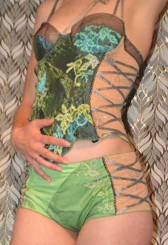 {"type":"elementor","siteurl":"https://meami-couture-creation.fr/wp-json/","elements":[{"id":"1df7d5c","elType":"widget","isInner":false,"isLocked":false,"settings":{"premium_gallery_column_number":"20%","premium_gallery_column_number_tablet":"33.330%","premium_gallery_load_more_text":"Charger plus","premium_gallery_first_cat_label":"Tous","premium_gallery_cats_content":[{"premium_gallery_img_cat":"Accessoires","_id":"f0bca79","premium_gallery_img_cat_rotation":""},{"premium_gallery_img_cat":"Prêt-à-porter","_id":"8450e2d","premium_gallery_img_cat_rotation":""},{"_id":"9b7d655","premium_gallery_img_cat":"Vos projets","premium_gallery_img_cat_rotation":""},{"_id":"0edeae7","premium_gallery_img_cat":"Customisation-Upcycling","premium_gallery_img_cat_rotation":""},{"_id":"bfba1c3","premium_gallery_img_cat":"Retouches","premium_gallery_img_cat_rotation":""},{"_id":"712d8ff","premium_gallery_img_cat":"Mes réalisations personnelles","premium_gallery_img_cat_rotation":""}],"url_flag":"cat","premium_gallery_img_content":[{"premium_gallery_img_category":"Accessoires","_id":"cdf99d7","premium_gallery_img":{"url":"https://meami-couture-creation.fr/wp-content/uploads/2025/03/collier-ras-de-coup-verre-ruban-noir-meami-couture-creation.jpg","id":1965,"size":"","alt":"","source":"library"},"premium_gallery_image_cell":{"unit":"px","size":4,"sizes":[]},"premium_gallery_image_cell_tablet":{"unit":"px","size":"","sizes":[]},"premium_gallery_image_cell_mobile":{"unit":"px","size":"","sizes":[]},"premium_gallery_image_vcell":{"unit":"px","size":4,"sizes":[]},"premium_gallery_image_vcell_tablet":{"unit":"px","size":"","sizes":[]},"premium_gallery_image_vcell_mobile":{"unit":"px","size":"","sizes":[]},"premium_gallery_video":"","premium_gallery_video_type":"youtube","premium_gallery_video_url":"","premium_gallery_video_self":{"url":"","id":"","size":""},"premium_gallery_video_self_url":"","premium_gallery_video_controls":"true","premium_gallery_video_mute":"","premium_gallery_video_loop":"","download_button":"","privacy_mode":"","premmium_gallery_img_info":"","premium_gallery_img_name":"","premium_gallery_img_desc":"","premium_gallery_img_link_type":"url","premium_gallery_img_link":{"url":"","is_external":"","nofollow":"","custom_attributes":""},"premium_gallery_img_existing":"","premium_gallery_link_whole":"","premium_gallery_lightbox_whole":""},{"premium_gallery_img_category":"Accessoires","_id":"f85d7d6","premium_gallery_img":{"url":"https://meami-couture-creation.fr/wp-content/uploads/2025/03/Collier-ras-de-coup-creation-chaine-dentelle-perle-meami-couture-creation.jpg","id":2203,"size":"","alt":"","source":"library"},"premium_gallery_image_cell":{"unit":"px","size":4,"sizes":[]},"premium_gallery_image_cell_tablet":{"unit":"px","size":"","sizes":[]},"premium_gallery_image_cell_mobile":{"unit":"px","size":"","sizes":[]},"premium_gallery_image_vcell":{"unit":"px","size":4,"sizes":[]},"premium_gallery_image_vcell_tablet":{"unit":"px","size":"","sizes":[]},"premium_gallery_image_vcell_mobile":{"unit":"px","size":"","sizes":[]},"premium_gallery_video":"","premium_gallery_video_type":"youtube","premium_gallery_video_url":"","premium_gallery_video_self":{"url":"","id":"","size":""},"premium_gallery_video_self_url":"","premium_gallery_video_controls":"true","premium_gallery_video_mute":"","premium_gallery_video_loop":"","download_button":"","privacy_mode":"","premmium_gallery_img_info":"","premium_gallery_img_name":"","premium_gallery_img_desc":"","premium_gallery_img_link_type":"url","premium_gallery_img_link":{"url":"","is_external":"","nofollow":"","custom_attributes":""},"premium_gallery_img_existing":"","premium_gallery_link_whole":"","premium_gallery_lightbox_whole":""},{"_id":"a93ccbd","premium_gallery_img_category":"Mes réalisations personnelles","premium_gallery_img":{"url":"https://meami-couture-creation.fr/wp-content/uploads/2025/03/Corset-simili-cuir-creation-theme-conquete-spaciale-meami-couture-creation.jpg","id":2486,"size":"","alt":"","source":"library"},"premium_gallery_img_link_type":"link","premium_gallery_img_existing":"3075","premium_gallery_image_cell":{"unit":"px","size":4,"sizes":[]},"premium_gallery_image_cell_tablet":{"unit":"px","size":"","sizes":[]},"premium_gallery_image_cell_mobile":{"unit":"px","size":"","sizes":[]},"premium_gallery_image_vcell":{"unit":"px","size":4,"sizes":[]},"premium_gallery_image_vcell_tablet":{"unit":"px","size":"","sizes":[]},"premium_gallery_image_vcell_mobile":{"unit":"px","size":"","sizes":[]},"premium_gallery_video":"","premium_gallery_video_type":"youtube","premium_gallery_video_url":"","premium_gallery_video_self":{"url":"","id":"","size":""},"premium_gallery_video_self_url":"","premium_gallery_video_controls":"true","premium_gallery_video_mute":"","premium_gallery_video_loop":"","download_button":"","privacy_mode":"","premmium_gallery_img_info":"","premium_gallery_img_name":"","premium_gallery_img_desc":"","premium_gallery_img_link":{"url":"","is_external":"","nofollow":"","custom_attributes":""},"premium_gallery_link_whole":"","premium_gallery_lightbox_whole":""},{"_id":"0daa8b4","premium_gallery_img":{"url":"https://meami-couture-creation.fr/wp-content/uploads/2025/03/Corset-simili-creation-cuir-theme-conquete-spaciale-meami-couture-creation-1.jpg","id":2381,"size":"","alt":"","source":"library"},"premium_gallery_img_category":"Mes réalisations personnelles","premium_gallery_image_cell":{"unit":"px","size":4,"sizes":[]},"premium_gallery_image_cell_tablet":{"unit":"px","size":"","sizes":[]},"premium_gallery_image_cell_mobile":{"unit":"px","size":"","sizes":[]},"premium_gallery_image_vcell":{"unit":"px","size":4,"sizes":[]},"premium_gallery_image_vcell_tablet":{"unit":"px","size":"","sizes":[]},"premium_gallery_image_vcell_mobile":{"unit":"px","size":"","sizes":[]},"premium_gallery_video":"","premium_gallery_video_type":"youtube","premium_gallery_video_url":"","premium_gallery_video_self":{"url":"","id":"","size":""},"premium_gallery_video_self_url":"","premium_gallery_video_controls":"true","premium_gallery_video_mute":"","premium_gallery_video_loop":"","download_button":"","privacy_mode":"","premmium_gallery_img_info":"","premium_gallery_img_name":"","premium_gallery_img_desc":"","premium_gallery_img_link_type":"url","premium_gallery_img_link":{"url":"","is_external":"","nofollow":"","custom_attributes":""},"premium_gallery_img_existing":"","premium_gallery_link_whole":"","premium_gallery_lightbox_whole":""},{"_id":"63b9397","premium_gallery_img":{"url":"https://meami-couture-creation.fr/wp-content/uploads/2025/03/Corset-simili-creation-cuir-theme-conquete-spaciale-meami-couture-creation-2.jpg","id":2009,"size":"","alt":"","source":"library"},"premium_gallery_img_category":"Mes réalisations personnelles","premium_gallery_image_cell":{"unit":"px","size":4,"sizes":[]},"premium_gallery_image_cell_tablet":{"unit":"px","size":"","sizes":[]},"premium_gallery_image_cell_mobile":{"unit":"px","size":"","sizes":[]},"premium_gallery_image_vcell":{"unit":"px","size":4,"sizes":[]},"premium_gallery_image_vcell_tablet":{"unit":"px","size":"","sizes":[]},"premium_gallery_image_vcell_mobile":{"unit":"px","size":"","sizes":[]},"premium_gallery_video":"","premium_gallery_video_type":"youtube","premium_gallery_video_url":"","premium_gallery_video_self":{"url":"","id":"","size":""},"premium_gallery_video_self_url":"","premium_gallery_video_controls":"true","premium_gallery_video_mute":"","premium_gallery_video_loop":"","download_button":"","privacy_mode":"","premmium_gallery_img_info":"","premium_gallery_img_name":"","premium_gallery_img_desc":"","premium_gallery_img_link_type":"url","premium_gallery_img_link":{"url":"","is_external":"","nofollow":"","custom_attributes":""},"premium_gallery_img_existing":"","premium_gallery_link_whole":"","premium_gallery_lightbox_whole":""},{"_id":"caba456","premium_gallery_img":{"url":"https://meami-couture-creation.fr/wp-content/uploads/2025/03/trouse-de-toilette-creation-cerise-rouge-meami-couture-creation-1-.jpg","id":2366,"size":"","alt":"","source":"library"},"premium_gallery_img_category":"Vos projets","premium_gallery_image_cell":{"unit":"px","size":4,"sizes":[]},"premium_gallery_image_cell_tablet":{"unit":"px","size":"","sizes":[]},"premium_gallery_image_cell_mobile":{"unit":"px","size":"","sizes":[]},"premium_gallery_image_vcell":{"unit":"px","size":4,"sizes":[]},"premium_gallery_image_vcell_tablet":{"unit":"px","size":"","sizes":[]},"premium_gallery_image_vcell_mobile":{"unit":"px","size":"","sizes":[]},"premium_gallery_video":"","premium_gallery_video_type":"youtube","premium_gallery_video_url":"","premium_gallery_video_self":{"url":"","id":"","size":""},"premium_gallery_video_self_url":"","premium_gallery_video_controls":"true","premium_gallery_video_mute":"","premium_gallery_video_loop":"","download_button":"","privacy_mode":"","premmium_gallery_img_info":"","premium_gallery_img_name":"","premium_gallery_img_desc":"","premium_gallery_img_link_type":"url","premium_gallery_img_link":{"url":"","is_external":"","nofollow":"","custom_attributes":""},"premium_gallery_img_existing":"","premium_gallery_link_whole":"","premium_gallery_lightbox_whole":""},{"_id":"ee0cf36","premium_gallery_img":{"url":"https://meami-couture-creation.fr/wp-content/uploads/2025/03/trouse-de-toilette-creation-cerise-rouge-meami-couture-creation.jpg","id":2469,"size":"","alt":"","source":"library"},"premium_gallery_img_category":"Vos projets","premium_gallery_image_cell":{"unit":"px","size":4,"sizes":[]},"premium_gallery_image_cell_tablet":{"unit":"px","size":"","sizes":[]},"premium_gallery_image_cell_mobile":{"unit":"px","size":"","sizes":[]},"premium_gallery_image_vcell":{"unit":"px","size":4,"sizes":[]},"premium_gallery_image_vcell_tablet":{"unit":"px","size":"","sizes":[]},"premium_gallery_image_vcell_mobile":{"unit":"px","size":"","sizes":[]},"premium_gallery_video":"","premium_gallery_video_type":"youtube","premium_gallery_video_url":"","premium_gallery_video_self":{"url":"","id":"","size":""},"premium_gallery_video_self_url":"","premium_gallery_video_controls":"true","premium_gallery_video_mute":"","premium_gallery_video_loop":"","download_button":"","privacy_mode":"","premmium_gallery_img_info":"","premium_gallery_img_name":"","premium_gallery_img_desc":"","premium_gallery_img_link_type":"url","premium_gallery_img_link":{"url":"","is_external":"","nofollow":"","custom_attributes":""},"premium_gallery_img_existing":"","premium_gallery_link_whole":"","premium_gallery_lightbox_whole":""},{"_id":"2f49946","premium_gallery_img":{"url":"https://meami-couture-creation.fr/wp-content/uploads/2025/03/veste-creation-simili-cuir-cloute-pin-up-meami-couture-creation-1.jpg","id":2103,"size":"","alt":"","source":"library"},"premium_gallery_img_category":"Vos projets","premium_gallery_image_cell":{"unit":"px","size":4,"sizes":[]},"premium_gallery_image_cell_tablet":{"unit":"px","size":"","sizes":[]},"premium_gallery_image_cell_mobile":{"unit":"px","size":"","sizes":[]},"premium_gallery_image_vcell":{"unit":"px","size":4,"sizes":[]},"premium_gallery_image_vcell_tablet":{"unit":"px","size":"","sizes":[]},"premium_gallery_image_vcell_mobile":{"unit":"px","size":"","sizes":[]},"premium_gallery_video":"","premium_gallery_video_type":"youtube","premium_gallery_video_url":"","premium_gallery_video_self":{"url":"","id":"","size":""},"premium_gallery_video_self_url":"","premium_gallery_video_controls":"true","premium_gallery_video_mute":"","premium_gallery_video_loop":"","download_button":"","privacy_mode":"","premmium_gallery_img_info":"","premium_gallery_img_name":"","premium_gallery_img_desc":"","premium_gallery_img_link_type":"url","premium_gallery_img_link":{"url":"","is_external":"","nofollow":"","custom_attributes":""},"premium_gallery_img_existing":"","premium_gallery_link_whole":"","premium_gallery_lightbox_whole":""},{"_id":"4ce4096","premium_gallery_img":{"url":"https://meami-couture-creation.fr/wp-content/uploads/2025/03/veste-creation-simili-cuir-cloute-pin-up-meami-couture-creation-3.jpg","id":2475,"size":"","alt":"","source":"library"},"premium_gallery_img_category":"Vos projets","premium_gallery_image_cell":{"unit":"px","size":4,"sizes":[]},"premium_gallery_image_cell_tablet":{"unit":"px","size":"","sizes":[]},"premium_gallery_image_cell_mobile":{"unit":"px","size":"","sizes":[]},"premium_gallery_image_vcell":{"unit":"px","size":4,"sizes":[]},"premium_gallery_image_vcell_tablet":{"unit":"px","size":"","sizes":[]},"premium_gallery_image_vcell_mobile":{"unit":"px","size":"","sizes":[]},"premium_gallery_video":"","premium_gallery_video_type":"youtube","premium_gallery_video_url":"","premium_gallery_video_self":{"url":"","id":"","size":""},"premium_gallery_video_self_url":"","premium_gallery_video_controls":"true","premium_gallery_video_mute":"","premium_gallery_video_loop":"","download_button":"","privacy_mode":"","premmium_gallery_img_info":"","premium_gallery_img_name":"","premium_gallery_img_desc":"","premium_gallery_img_link_type":"url","premium_gallery_img_link":{"url":"","is_external":"","nofollow":"","custom_attributes":""},"premium_gallery_img_existing":"","premium_gallery_link_whole":"","premium_gallery_lightbox_whole":""},{"_id":"8349463","premium_gallery_img":{"url":"https://meami-couture-creation.fr/wp-content/uploads/2025/03/veste-creation-simili-cuir-cloute-pin-up-meami-couture-creation.jpg","id":2472,"size":"","alt":"","source":"library"},"premium_gallery_img_category":"Vos projets","premium_gallery_image_cell":{"unit":"px","size":4,"sizes":[]},"premium_gallery_image_cell_tablet":{"unit":"px","size":"","sizes":[]},"premium_gallery_image_cell_mobile":{"unit":"px","size":"","sizes":[]},"premium_gallery_image_vcell":{"unit":"px","size":4,"sizes":[]},"premium_gallery_image_vcell_tablet":{"unit":"px","size":"","sizes":[]},"premium_gallery_image_vcell_mobile":{"unit":"px","size":"","sizes":[]},"premium_gallery_video":"","premium_gallery_video_type":"youtube","premium_gallery_video_url":"","premium_gallery_video_self":{"url":"","id":"","size":""},"premium_gallery_video_self_url":"","premium_gallery_video_controls":"true","premium_gallery_video_mute":"","premium_gallery_video_loop":"","download_button":"","privacy_mode":"","premmium_gallery_img_info":"","premium_gallery_img_name":"","premium_gallery_img_desc":"","premium_gallery_img_link_type":"url","premium_gallery_img_link":{"url":"","is_external":"","nofollow":"","custom_attributes":""},"premium_gallery_img_existing":"","premium_gallery_link_whole":"","premium_gallery_lightbox_whole":""},{"_id":"764fb41","premium_gallery_img":{"url":"https://meami-couture-creation.fr/wp-content/uploads/2025/03/retouche-haut-noir-blanc-ralonger-bretelle-dentelle-meami-couture-creation.jpg","id":2862,"size":"","alt":"","source":"library"},"premium_gallery_img_category":"Retouches","premium_gallery_img_desc":"Avant","premium_gallery_image_cell":{"unit":"px","size":4,"sizes":[]},"premium_gallery_image_cell_tablet":{"unit":"px","size":"","sizes":[]},"premium_gallery_image_cell_mobile":{"unit":"px","size":"","sizes":[]},"premium_gallery_image_vcell":{"unit":"px","size":4,"sizes":[]},"premium_gallery_image_vcell_tablet":{"unit":"px","size":"","sizes":[]},"premium_gallery_image_vcell_mobile":{"unit":"px","size":"","sizes":[]},"premium_gallery_video":"","premium_gallery_video_type":"youtube","premium_gallery_video_url":"","premium_gallery_video_self":{"url":"","id":"","size":""},"premium_gallery_video_self_url":"","premium_gallery_video_controls":"true","premium_gallery_video_mute":"","premium_gallery_video_loop":"","download_button":"","privacy_mode":"","premmium_gallery_img_info":"","premium_gallery_img_name":"","premium_gallery_img_link_type":"url","premium_gallery_img_link":{"url":"","is_external":"","nofollow":"","custom_attributes":""},"premium_gallery_img_existing":"","premium_gallery_link_whole":"","premium_gallery_lightbox_whole":""},{"_id":"b85b6f4","premium_gallery_img":{"url":"https://meami-couture-creation.fr/wp-content/uploads/2025/03/retouche-haut-noir-blanc-ralonger-bretelle-dentelle-meami-couture-creation-1.jpg","id":2863,"size":"","alt":"","source":"library"},"premium_gallery_img_category":"Retouches","premium_gallery_img_desc":"Après","premium_gallery_image_cell":{"unit":"px","size":4,"sizes":[]},"premium_gallery_image_cell_tablet":{"unit":"px","size":"","sizes":[]},"premium_gallery_image_cell_mobile":{"unit":"px","size":"","sizes":[]},"premium_gallery_image_vcell":{"unit":"px","size":4,"sizes":[]},"premium_gallery_image_vcell_tablet":{"unit":"px","size":"","sizes":[]},"premium_gallery_image_vcell_mobile":{"unit":"px","size":"","sizes":[]},"premium_gallery_video":"","premium_gallery_video_type":"youtube","premium_gallery_video_url":"","premium_gallery_video_self":{"url":"","id":"","size":""},"premium_gallery_video_self_url":"","premium_gallery_video_controls":"true","premium_gallery_video_mute":"","premium_gallery_video_loop":"","download_button":"","privacy_mode":"","premmium_gallery_img_info":"","premium_gallery_img_name":"","premium_gallery_img_link_type":"url","premium_gallery_img_link":{"url":"","is_external":"","nofollow":"","custom_attributes":""},"premium_gallery_img_existing":"","premium_gallery_link_whole":"","premium_gallery_lightbox_whole":""},{"_id":"52c5209","premium_gallery_img":{"url":"https://meami-couture-creation.fr/wp-content/uploads/2025/03/creation-collier-ras-de-coup-dentelle-dore-reglable-meami-couture-creation-2a.jpg","id":2907,"size":"","alt":"","source":"library"},"premium_gallery_img_category":"Accessoires","premium_gallery_image_cell":{"unit":"px","size":4,"sizes":[]},"premium_gallery_image_cell_tablet":{"unit":"px","size":"","sizes":[]},"premium_gallery_image_cell_mobile":{"unit":"px","size":"","sizes":[]},"premium_gallery_image_vcell":{"unit":"px","size":4,"sizes":[]},"premium_gallery_image_vcell_tablet":{"unit":"px","size":"","sizes":[]},"premium_gallery_image_vcell_mobile":{"unit":"px","size":"","sizes":[]},"premium_gallery_video":"","premium_gallery_video_type":"youtube","premium_gallery_video_url":"","premium_gallery_video_self":{"url":"","id":"","size":""},"premium_gallery_video_self_url":"","premium_gallery_video_controls":"true","premium_gallery_video_mute":"","premium_gallery_video_loop":"","download_button":"","privacy_mode":"","premmium_gallery_img_info":"","premium_gallery_img_name":"","premium_gallery_img_desc":"","premium_gallery_img_link_type":"url","premium_gallery_img_link":{"url":"","is_external":"","nofollow":"","custom_attributes":""},"premium_gallery_img_existing":"","premium_gallery_link_whole":"","premium_gallery_lightbox_whole":""},{"_id":"c6d3fea","premium_gallery_img":{"url":"https://meami-couture-creation.fr/wp-content/uploads/2025/03/creation-collier-ras-de-coup-dentelle-chaine-perle-noir-reglable-meami-couture-creation-2a.jpg","id":2902,"size":"","alt":"","source":"library"},"premium_gallery_img_category":"Accessoires","premium_gallery_image_cell":{"unit":"px","size":4,"sizes":[]},"premium_gallery_image_cell_tablet":{"unit":"px","size":"","sizes":[]},"premium_gallery_image_cell_mobile":{"unit":"px","size":"","sizes":[]},"premium_gallery_image_vcell":{"unit":"px","size":4,"sizes":[]},"premium_gallery_image_vcell_tablet":{"unit":"px","size":"","sizes":[]},"premium_gallery_image_vcell_mobile":{"unit":"px","size":"","sizes":[]},"premium_gallery_video":"","premium_gallery_video_type":"youtube","premium_gallery_video_url":"","premium_gallery_video_self":{"url":"","id":"","size":""},"premium_gallery_video_self_url":"","premium_gallery_video_controls":"true","premium_gallery_video_mute":"","premium_gallery_video_loop":"","download_button":"","privacy_mode":"","premmium_gallery_img_info":"","premium_gallery_img_name":"","premium_gallery_img_desc":"","premium_gallery_img_link_type":"url","premium_gallery_img_link":{"url":"","is_external":"","nofollow":"","custom_attributes":""},"premium_gallery_img_existing":"","premium_gallery_link_whole":"","premium_gallery_lightbox_whole":""},{"_id":"792a525","premium_gallery_img":{"url":"https://meami-couture-creation.fr/wp-content/uploads/2025/03/creation-sac-tote-bag-plastique-sangle-rose-orange-memi-couture-creation.jpg","id":2833,"size":"","alt":"","source":"library"},"premium_gallery_img_category":"Accessoires","premium_gallery_image_cell":{"unit":"px","size":4,"sizes":[]},"premium_gallery_image_cell_tablet":{"unit":"px","size":"","sizes":[]},"premium_gallery_image_cell_mobile":{"unit":"px","size":"","sizes":[]},"premium_gallery_image_vcell":{"unit":"px","size":4,"sizes":[]},"premium_gallery_image_vcell_tablet":{"unit":"px","size":"","sizes":[]},"premium_gallery_image_vcell_mobile":{"unit":"px","size":"","sizes":[]},"premium_gallery_video":"","premium_gallery_video_type":"youtube","premium_gallery_video_url":"","premium_gallery_video_self":{"url":"","id":"","size":""},"premium_gallery_video_self_url":"","premium_gallery_video_controls":"true","premium_gallery_video_mute":"","premium_gallery_video_loop":"","download_button":"","privacy_mode":"","premmium_gallery_img_info":"","premium_gallery_img_name":"","premium_gallery_img_desc":"","premium_gallery_img_link_type":"url","premium_gallery_img_link":{"url":"","is_external":"","nofollow":"","custom_attributes":""},"premium_gallery_img_existing":"","premium_gallery_link_whole":"","premium_gallery_lightbox_whole":""},{"_id":"b47e398","premium_gallery_img":{"url":"https://meami-couture-creation.fr/wp-content/uploads/2025/03/creation-sac-tote-bag-paris-coton-sangle-rose-memi-couture-creation.jpg","id":2830,"size":"","alt":"","source":"library"},"premium_gallery_img_category":"Accessoires","premium_gallery_image_cell":{"unit":"px","size":4,"sizes":[]},"premium_gallery_image_cell_tablet":{"unit":"px","size":"","sizes":[]},"premium_gallery_image_cell_mobile":{"unit":"px","size":"","sizes":[]},"premium_gallery_image_vcell":{"unit":"px","size":4,"sizes":[]},"premium_gallery_image_vcell_tablet":{"unit":"px","size":"","sizes":[]},"premium_gallery_image_vcell_mobile":{"unit":"px","size":"","sizes":[]},"premium_gallery_video":"","premium_gallery_video_type":"youtube","premium_gallery_video_url":"","premium_gallery_video_self":{"url":"","id":"","size":""},"premium_gallery_video_self_url":"","premium_gallery_video_controls":"true","premium_gallery_video_mute":"","premium_gallery_video_loop":"","download_button":"","privacy_mode":"","premmium_gallery_img_info":"","premium_gallery_img_name":"","premium_gallery_img_desc":"","premium_gallery_img_link_type":"url","premium_gallery_img_link":{"url":"","is_external":"","nofollow":"","custom_attributes":""},"premium_gallery_img_existing":"","premium_gallery_link_whole":"","premium_gallery_lightbox_whole":""},{"_id":"83d7c97","premium_gallery_img":{"url":"https://meami-couture-creation.fr/wp-content/uploads/2025/03/retouche-doublure-veste-cuir-satin-marron-meami-couture-creation-3.jpg","id":2861,"size":"","alt":"","source":"library"},"premium_gallery_img_category":"Retouches","premium_gallery_img_desc":"Après","premium_gallery_image_cell":{"unit":"px","size":4,"sizes":[]},"premium_gallery_image_cell_tablet":{"unit":"px","size":"","sizes":[]},"premium_gallery_image_cell_mobile":{"unit":"px","size":"","sizes":[]},"premium_gallery_image_vcell":{"unit":"px","size":4,"sizes":[]},"premium_gallery_image_vcell_tablet":{"unit":"px","size":"","sizes":[]},"premium_gallery_image_vcell_mobile":{"unit":"px","size":"","sizes":[]},"premium_gallery_video":"","premium_gallery_video_type":"youtube","premium_gallery_video_url":"","premium_gallery_video_self":{"url":"","id":"","size":""},"premium_gallery_video_self_url":"","premium_gallery_video_controls":"true","premium_gallery_video_mute":"","premium_gallery_video_loop":"","download_button":"","privacy_mode":"","premmium_gallery_img_info":"","premium_gallery_img_name":"","premium_gallery_img_link_type":"url","premium_gallery_img_link":{"url":"","is_external":"","nofollow":"","custom_attributes":""},"premium_gallery_img_existing":"","premium_gallery_link_whole":"","premium_gallery_lightbox_whole":""},{"_id":"d82b627","premium_gallery_img":{"url":"https://meami-couture-creation.fr/wp-content/uploads/2025/03/retouche-changer-bouton-meami-couture-creation-1.jpg","id":2857,"size":"","alt":"","source":"library"},"premium_gallery_img_category":"retouches","premium_gallery_img_desc":"Après","premium_gallery_image_cell":{"unit":"px","size":4,"sizes":[]},"premium_gallery_image_cell_tablet":{"unit":"px","size":"","sizes":[]},"premium_gallery_image_cell_mobile":{"unit":"px","size":"","sizes":[]},"premium_gallery_image_vcell":{"unit":"px","size":4,"sizes":[]},"premium_gallery_image_vcell_tablet":{"unit":"px","size":"","sizes":[]},"premium_gallery_image_vcell_mobile":{"unit":"px","size":"","sizes":[]},"premium_gallery_video":"","premium_gallery_video_type":"youtube","premium_gallery_video_url":"","premium_gallery_video_self":{"url":"","id":"","size":""},"premium_gallery_video_self_url":"","premium_gallery_video_controls":"true","premium_gallery_video_mute":"","premium_gallery_video_loop":"","download_button":"","privacy_mode":"","premmium_gallery_img_info":"","premium_gallery_img_name":"","premium_gallery_img_link_type":"url","premium_gallery_img_link":{"url":"","is_external":"","nofollow":"","custom_attributes":""},"premium_gallery_img_existing":"","premium_gallery_link_whole":"","premium_gallery_lightbox_whole":""},{"_id":"46b9dee","premium_gallery_img":{"url":"https://meami-couture-creation.fr/wp-content/uploads/2025/03/creation-bolero-manche-longue-elfique-orange-synthetique-meami-couture-creation-2.jpg","id":2892,"size":"","alt":"","source":"library"},"premium_gallery_img_category":"Prêt-à-porter","premium_gallery_image_cell":{"unit":"px","size":4,"sizes":[]},"premium_gallery_image_cell_tablet":{"unit":"px","size":"","sizes":[]},"premium_gallery_image_cell_mobile":{"unit":"px","size":"","sizes":[]},"premium_gallery_image_vcell":{"unit":"px","size":4,"sizes":[]},"premium_gallery_image_vcell_tablet":{"unit":"px","size":"","sizes":[]},"premium_gallery_image_vcell_mobile":{"unit":"px","size":"","sizes":[]},"premium_gallery_video":"","premium_gallery_video_type":"youtube","premium_gallery_video_url":"","premium_gallery_video_self":{"url":"","id":"","size":""},"premium_gallery_video_self_url":"","premium_gallery_video_controls":"true","premium_gallery_video_mute":"","premium_gallery_video_loop":"","download_button":"","privacy_mode":"","premmium_gallery_img_info":"","premium_gallery_img_name":"","premium_gallery_img_desc":"","premium_gallery_img_link_type":"url","premium_gallery_img_link":{"url":"","is_external":"","nofollow":"","custom_attributes":""},"premium_gallery_img_existing":"","premium_gallery_link_whole":"","premium_gallery_lightbox_whole":""},{"_id":"155adf0","premium_gallery_img":{"url":"https://meami-couture-creation.fr/wp-content/uploads/2025/03/creation-bolero-manche-longue-elfique-orange-synthetique-meami-couture-creation-1.jpg","id":2891,"size":"","alt":"","source":"library"},"premium_gallery_img_category":"Prêt-à-porter","premium_gallery_image_cell":{"unit":"px","size":4,"sizes":[]},"premium_gallery_image_cell_tablet":{"unit":"px","size":"","sizes":[]},"premium_gallery_image_cell_mobile":{"unit":"px","size":"","sizes":[]},"premium_gallery_image_vcell":{"unit":"px","size":4,"sizes":[]},"premium_gallery_image_vcell_tablet":{"unit":"px","size":"","sizes":[]},"premium_gallery_image_vcell_mobile":{"unit":"px","size":"","sizes":[]},"premium_gallery_video":"","premium_gallery_video_type":"youtube","premium_gallery_video_url":"","premium_gallery_video_self":{"url":"","id":"","size":""},"premium_gallery_video_self_url":"","premium_gallery_video_controls":"true","premium_gallery_video_mute":"","premium_gallery_video_loop":"","download_button":"","privacy_mode":"","premmium_gallery_img_info":"","premium_gallery_img_name":"","premium_gallery_img_desc":"","premium_gallery_img_link_type":"url","premium_gallery_img_link":{"url":"","is_external":"","nofollow":"","custom_attributes":""},"premium_gallery_img_existing":"","premium_gallery_link_whole":"","premium_gallery_lightbox_whole":""},{"_id":"810397a","premium_gallery_img":{"url":"https://meami-couture-creation.fr/wp-content/uploads/2025/03/creation-bolero-manche-longue-elfique-multicolore-paillette-meami-couture-creation.jpg","id":2878,"size":"","alt":"","source":"library"},"premium_gallery_img_category":"Prêt-à-porter","premium_gallery_image_cell":{"unit":"px","size":4,"sizes":[]},"premium_gallery_image_cell_tablet":{"unit":"px","size":"","sizes":[]},"premium_gallery_image_cell_mobile":{"unit":"px","size":"","sizes":[]},"premium_gallery_image_vcell":{"unit":"px","size":4,"sizes":[]},"premium_gallery_image_vcell_tablet":{"unit":"px","size":"","sizes":[]},"premium_gallery_image_vcell_mobile":{"unit":"px","size":"","sizes":[]},"premium_gallery_video":"","premium_gallery_video_type":"youtube","premium_gallery_video_url":"","premium_gallery_video_self":{"url":"","id":"","size":""},"premium_gallery_video_self_url":"","premium_gallery_video_controls":"true","premium_gallery_video_mute":"","premium_gallery_video_loop":"","download_button":"","privacy_mode":"","premmium_gallery_img_info":"","premium_gallery_img_name":"","premium_gallery_img_desc":"","premium_gallery_img_link_type":"url","premium_gallery_img_link":{"url":"","is_external":"","nofollow":"","custom_attributes":""},"premium_gallery_img_existing":"","premium_gallery_link_whole":"","premium_gallery_lightbox_whole":""},{"_id":"f911d80","premium_gallery_img":{"url":"https://meami-couture-creation.fr/wp-content/uploads/2025/03/creation-bolero-manche-longue-elfique-multicolore-paillette-meami-couture-creation-5.jpg","id":2883,"size":"","alt":"","source":"library"},"premium_gallery_img_category":"Prêt-à-porter","premium_gallery_image_cell":{"unit":"px","size":4,"sizes":[]},"premium_gallery_image_cell_tablet":{"unit":"px","size":"","sizes":[]},"premium_gallery_image_cell_mobile":{"unit":"px","size":"","sizes":[]},"premium_gallery_image_vcell":{"unit":"px","size":4,"sizes":[]},"premium_gallery_image_vcell_tablet":{"unit":"px","size":"","sizes":[]},"premium_gallery_image_vcell_mobile":{"unit":"px","size":"","sizes":[]},"premium_gallery_video":"","premium_gallery_video_type":"youtube","premium_gallery_video_url":"","premium_gallery_video_self":{"url":"","id":"","size":""},"premium_gallery_video_self_url":"","premium_gallery_video_controls":"true","premium_gallery_video_mute":"","premium_gallery_video_loop":"","download_button":"","privacy_mode":"","premmium_gallery_img_info":"","premium_gallery_img_name":"","premium_gallery_img_desc":"","premium_gallery_img_link_type":"url","premium_gallery_img_link":{"url":"","is_external":"","nofollow":"","custom_attributes":""},"premium_gallery_img_existing":"","premium_gallery_link_whole":"","premium_gallery_lightbox_whole":""},{"_id":"9adcc65","premium_gallery_img":{"url":"https://meami-couture-creation.fr/wp-content/uploads/2025/03/creation-collier-ras-de-coup-dentelle-pointe-noir-reglable-meami-couture-creation-.jpg","id":2911,"size":"","alt":"","source":"library"},"premium_gallery_img_category":"Accessoires","premium_gallery_image_cell":{"unit":"px","size":4,"sizes":[]},"premium_gallery_image_cell_tablet":{"unit":"px","size":"","sizes":[]},"premium_gallery_image_cell_mobile":{"unit":"px","size":"","sizes":[]},"premium_gallery_image_vcell":{"unit":"px","size":4,"sizes":[]},"premium_gallery_image_vcell_tablet":{"unit":"px","size":"","sizes":[]},"premium_gallery_image_vcell_mobile":{"unit":"px","size":"","sizes":[]},"premium_gallery_video":"","premium_gallery_video_type":"youtube","premium_gallery_video_url":"","premium_gallery_video_self":{"url":"","id":"","size":""},"premium_gallery_video_self_url":"","premium_gallery_video_controls":"true","premium_gallery_video_mute":"","premium_gallery_video_loop":"","download_button":"","privacy_mode":"","premmium_gallery_img_info":"","premium_gallery_img_name":"","premium_gallery_img_desc":"","premium_gallery_img_link_type":"url","premium_gallery_img_link":{"url":"","is_external":"","nofollow":"","custom_attributes":""},"premium_gallery_img_existing":"","premium_gallery_link_whole":"","premium_gallery_lightbox_whole":""},{"_id":"7e759c6","premium_gallery_img":{"url":"https://meami-couture-creation.fr/wp-content/uploads/2025/03/customisation-jupe-en-ceainture-trois-couleur-meami-couture-creation.jpg","id":2854,"size":"","alt":"","source":"library"},"premium_gallery_img_category":"Customisation-Upcycling","premium_gallery_img_desc":"Avant","premium_gallery_image_cell":{"unit":"px","size":4,"sizes":[]},"premium_gallery_image_cell_tablet":{"unit":"px","size":"","sizes":[]},"premium_gallery_image_cell_mobile":{"unit":"px","size":"","sizes":[]},"premium_gallery_image_vcell":{"unit":"px","size":4,"sizes":[]},"premium_gallery_image_vcell_tablet":{"unit":"px","size":"","sizes":[]},"premium_gallery_image_vcell_mobile":{"unit":"px","size":"","sizes":[]},"premium_gallery_video":"","premium_gallery_video_type":"youtube","premium_gallery_video_url":"","premium_gallery_video_self":{"url":"","id":"","size":""},"premium_gallery_video_self_url":"","premium_gallery_video_controls":"true","premium_gallery_video_mute":"","premium_gallery_video_loop":"","download_button":"","privacy_mode":"","premmium_gallery_img_info":"","premium_gallery_img_name":"","premium_gallery_img_link_type":"url","premium_gallery_img_link":{"url":"","is_external":"","nofollow":"","custom_attributes":""},"premium_gallery_img_existing":"","premium_gallery_link_whole":"","premium_gallery_lightbox_whole":""},{"_id":"0711470","premium_gallery_img":{"url":"https://meami-couture-creation.fr/wp-content/uploads/2025/03/customisation-jupe-en-ceainture-trois-couleur-meami-couture-creation-1.jpg","id":2855,"size":"","alt":"","source":"library"},"premium_gallery_img_category":"Customisation-Upcycling","premium_gallery_img_desc":"Après","premium_gallery_image_cell":{"unit":"px","size":4,"sizes":[]},"premium_gallery_image_cell_tablet":{"unit":"px","size":"","sizes":[]},"premium_gallery_image_cell_mobile":{"unit":"px","size":"","sizes":[]},"premium_gallery_image_vcell":{"unit":"px","size":4,"sizes":[]},"premium_gallery_image_vcell_tablet":{"unit":"px","size":"","sizes":[]},"premium_gallery_image_vcell_mobile":{"unit":"px","size":"","sizes":[]},"premium_gallery_video":"","premium_gallery_video_type":"youtube","premium_gallery_video_url":"","premium_gallery_video_self":{"url":"","id":"","size":""},"premium_gallery_video_self_url":"","premium_gallery_video_controls":"true","premium_gallery_video_mute":"","premium_gallery_video_loop":"","download_button":"","privacy_mode":"","premmium_gallery_img_info":"","premium_gallery_img_name":"","premium_gallery_img_link_type":"url","premium_gallery_img_link":{"url":"","is_external":"","nofollow":"","custom_attributes":""},"premium_gallery_img_existing":"","premium_gallery_link_whole":"","premium_gallery_lightbox_whole":""},{"_id":"1f702da","premium_gallery_img":{"url":"https://meami-couture-creation.fr/wp-content/uploads/2025/03/retouche-robe-en-jupe-taille-haute-bordeau-meami-couture-creation.jpg","id":2807,"size":"","alt":"","source":"library"},"premium_gallery_img_category":"Customisation-Upcycling","premium_gallery_img_desc":"Avant","premium_gallery_image_cell":{"unit":"px","size":4,"sizes":[]},"premium_gallery_image_cell_tablet":{"unit":"px","size":"","sizes":[]},"premium_gallery_image_cell_mobile":{"unit":"px","size":"","sizes":[]},"premium_gallery_image_vcell":{"unit":"px","size":4,"sizes":[]},"premium_gallery_image_vcell_tablet":{"unit":"px","size":"","sizes":[]},"premium_gallery_image_vcell_mobile":{"unit":"px","size":"","sizes":[]},"premium_gallery_video":"","premium_gallery_video_type":"youtube","premium_gallery_video_url":"","premium_gallery_video_self":{"url":"","id":"","size":""},"premium_gallery_video_self_url":"","premium_gallery_video_controls":"true","premium_gallery_video_mute":"","premium_gallery_video_loop":"","download_button":"","privacy_mode":"","premmium_gallery_img_info":"","premium_gallery_img_name":"","premium_gallery_img_link_type":"url","premium_gallery_img_link":{"url":"","is_external":"","nofollow":"","custom_attributes":""},"premium_gallery_img_existing":"","premium_gallery_link_whole":"","premium_gallery_lightbox_whole":""},{"_id":"1789de3","premium_gallery_img":{"url":"https://meami-couture-creation.fr/wp-content/uploads/2025/03/retouche-robe-en-jupe-taille-haute-bordeau-meami-couture-creation-1.jpg","id":2808,"size":"","alt":"","source":"library"},"premium_gallery_img_category":"Customisation-Upcycling","premium_gallery_img_desc":"Après","premium_gallery_image_cell":{"unit":"px","size":4,"sizes":[]},"premium_gallery_image_cell_tablet":{"unit":"px","size":"","sizes":[]},"premium_gallery_image_cell_mobile":{"unit":"px","size":"","sizes":[]},"premium_gallery_image_vcell":{"unit":"px","size":4,"sizes":[]},"premium_gallery_image_vcell_tablet":{"unit":"px","size":"","sizes":[]},"premium_gallery_image_vcell_mobile":{"unit":"px","size":"","sizes":[]},"premium_gallery_video":"","premium_gallery_video_type":"youtube","premium_gallery_video_url":"","premium_gallery_video_self":{"url":"","id":"","size":""},"premium_gallery_video_self_url":"","premium_gallery_video_controls":"true","premium_gallery_video_mute":"","premium_gallery_video_loop":"","download_button":"","privacy_mode":"","premmium_gallery_img_info":"","premium_gallery_img_name":"","premium_gallery_img_link_type":"url","premium_gallery_img_link":{"url":"","is_external":"","nofollow":"","custom_attributes":""},"premium_gallery_img_existing":"","premium_gallery_link_whole":"","premium_gallery_lightbox_whole":""},{"_id":"ee519bd","premium_gallery_img":{"url":"https://meami-couture-creation.fr/wp-content/uploads/2025/12/creation-serre-taille-dore-lacage-reglable-meami-couture-creation-6.jpg","id":5201,"size":"","alt":"creation-serre-taille-dore-lacage-regglable","source":"library"},"premium_gallery_img_category":"Prêt-à-porter","premium_gallery_image_cell":{"unit":"px","size":4,"sizes":[]},"premium_gallery_image_cell_tablet":{"unit":"px","size":"","sizes":[]},"premium_gallery_image_cell_mobile":{"unit":"px","size":"","sizes":[]},"premium_gallery_image_vcell":{"unit":"px","size":4,"sizes":[]},"premium_gallery_image_vcell_tablet":{"unit":"px","size":"","sizes":[]},"premium_gallery_image_vcell_mobile":{"unit":"px","size":"","sizes":[]},"premium_gallery_video":"","premium_gallery_video_type":"youtube","premium_gallery_video_url":"","premium_gallery_video_self":{"url":"","id":"","size":""},"premium_gallery_video_self_url":"","premium_gallery_video_controls":"true","premium_gallery_video_mute":"","premium_gallery_video_loop":"","download_button":"","privacy_mode":"","premmium_gallery_img_info":"","premium_gallery_img_name":"","premium_gallery_img_desc":"","premium_gallery_img_link_type":"url","premium_gallery_img_link":{"url":"","is_external":"","nofollow":"","custom_attributes":""},"premium_gallery_img_existing":"","premium_gallery_link_whole":"","premium_gallery_lightbox_whole":""},{"_id":"fd709b3","premium_gallery_img":{"url":"https://meami-couture-creation.fr/wp-content/uploads/2026/01/creation-gant-cuisine-citron-kaki-meami-couture-creation.jpg","id":5571,"size":"","alt":"creation-gant-cuisine-citron-kaki-meami-couture-creation.jpg","source":"library"},"premium_gallery_image_cell":{"unit":"px","size":4,"sizes":[]},"premium_gallery_image_cell_tablet":{"unit":"px","size":"","sizes":[]},"premium_gallery_image_cell_mobile":{"unit":"px","size":"","sizes":[]},"premium_gallery_image_vcell":{"unit":"px","size":4,"sizes":[]},"premium_gallery_image_vcell_tablet":{"unit":"px","size":"","sizes":[]},"premium_gallery_image_vcell_mobile":{"unit":"px","size":"","sizes":[]},"premium_gallery_video":"","premium_gallery_video_type":"youtube","premium_gallery_video_url":"","premium_gallery_video_self":{"url":"","id":"","size":""},"premium_gallery_video_self_url":"","premium_gallery_video_controls":"true","premium_gallery_video_mute":"","premium_gallery_video_loop":"","download_button":"","privacy_mode":"","premmium_gallery_img_info":"","premium_gallery_img_name":"","premium_gallery_img_desc":"Devant","premium_gallery_img_category":"Vos projets","premium_gallery_img_link_type":"url","premium_gallery_img_link":{"url":"","is_external":"","nofollow":"","custom_attributes":""},"premium_gallery_img_existing":"","premium_gallery_link_whole":"","premium_gallery_lightbox_whole":""},{"_id":"a153a32","premium_gallery_img":{"url":"https://meami-couture-creation.fr/wp-content/uploads/2026/01/creation-gant-cuisine-citron-kaki-meami-couture-creation-1.jpg","id":5572,"size":"","alt":"creation-gant-cuisine-citron-kaki-meami-couture-creation-1.jpg","source":"library"},"premium_gallery_image_cell":{"unit":"px","size":4,"sizes":[]},"premium_gallery_image_cell_tablet":{"unit":"px","size":"","sizes":[]},"premium_gallery_image_cell_mobile":{"unit":"px","size":"","sizes":[]},"premium_gallery_image_vcell":{"unit":"px","size":4,"sizes":[]},"premium_gallery_image_vcell_tablet":{"unit":"px","size":"","sizes":[]},"premium_gallery_image_vcell_mobile":{"unit":"px","size":"","sizes":[]},"premium_gallery_video":"","premium_gallery_video_type":"youtube","premium_gallery_video_url":"","premium_gallery_video_self":{"url":"","id":"","size":""},"premium_gallery_video_self_url":"","premium_gallery_video_controls":"true","premium_gallery_video_mute":"","premium_gallery_video_loop":"","download_button":"","privacy_mode":"","premmium_gallery_img_info":"","premium_gallery_img_name":"","premium_gallery_img_desc":"Dos","premium_gallery_img_category":"Vos projets","premium_gallery_img_link_type":"url","premium_gallery_img_link":{"url":"","is_external":"","nofollow":"","custom_attributes":""},"premium_gallery_img_existing":"","premium_gallery_link_whole":"","premium_gallery_lightbox_whole":""},{"_id":"eb43923","premium_gallery_img":{"url":"https://meami-couture-creation.fr/wp-content/plugins/elementor/assets/images/placeholder.png","id":"","size":""},"premium_gallery_image_cell":{"unit":"px","size":4,"sizes":[]},"premium_gallery_image_cell_tablet":{"unit":"px","size":"","sizes":[]},"premium_gallery_image_cell_mobile":{"unit":"px","size":"","sizes":[]},"premium_gallery_image_vcell":{"unit":"px","size":4,"sizes":[]},"premium_gallery_image_vcell_tablet":{"unit":"px","size":"","sizes":[]},"premium_gallery_image_vcell_mobile":{"unit":"px","size":"","sizes":[]},"premium_gallery_video":"","premium_gallery_video_type":"youtube","premium_gallery_video_url":"","premium_gallery_video_self":{"url":"","id":"","size":""},"premium_gallery_video_self_url":"","premium_gallery_video_controls":"true","premium_gallery_video_mute":"","premium_gallery_video_loop":"","download_button":"","privacy_mode":"","premmium_gallery_img_info":"","premium_gallery_img_name":"","premium_gallery_img_desc":"","premium_gallery_img_category":"","premium_gallery_img_link_type":"url","premium_gallery_img_link":{"url":"","is_external":"","nofollow":"","custom_attributes":""},"premium_gallery_img_existing":"","premium_gallery_link_whole":"","premium_gallery_lightbox_whole":""}],"pa_condition_repeater":[],"premium_tooltip_text":"Hi, I'm a global tooltip.","premium_tooltip_position":"top,bottom","_border_radius":{"unit":"px","top":"0","right":"0","bottom":"0","left":"0","isLinked":true},"premium_gallery_general_background_background":"gradient","premium_gallery_general_background_color_b":"#FFFFFF","premium_gallery_img_border_radius":{"unit":"px","top":"15","right":"15","bottom":"15","left":"15","isLinked":true},"premium_gallery_column_number_mobile":"33.330%","premium_gallery_filters_align_mobile":"center","_padding_mobile":{"unit":"px","top":"0","right":"0","bottom":"0","left":"0","isLinked":true},"_flex_align_self_mobile":"center","_flex_order_mobile":"start","premium_gallery_filter_margin_mobile":{"unit":"px","top":"1","right":"5","bottom":"0","left":"20","isLinked":false},"premium_gallery_filter_padding_mobile":{"unit":"px","top":"1","right":"1","bottom":"1","left":"1","isLinked":true},"premium_gallery_filter_margin":{"unit":"px","top":"1","right":"1","bottom":"1","left":"1","isLinked":true},"premium_gallery_filter_margin_tablet":{"unit":"px","top":"1","right":"1","bottom":"1","left":"1","isLinked":true},"premium_gallery_filter_padding_tablet":{"unit":"px","top":"0","right":"20","bottom":"0","left":"20","isLinked":false},"premium_gallery_load_more":"yes","premium_gallery_load_click_number":15,"premium_gallery_img_size_select":"masonry","premium_gallery_load_minimum":20,"premium_gallery_lightbox_theme":"light_rounded","premium_gallery_icons_size":{"unit":"px","size":30,"sizes":[]},"premium_gallery_icons_style_color":"#FFFFFF","premium_gallery_icons_style_color_hover":"#1D187C","premium_gallery_description_color":"#FFFFFF","premium_gallery_description_typo_typography":"custom","premium_gallery_description_typo_font_weight":"600","premium_gallery_description_typo_text_transform":"capitalize","pemium_gallery_even_img_height":{"unit":"px","size":"","sizes":[]},"pemium_gallery_even_img_height_tablet":{"unit":"px","size":"","sizes":[]},"pemium_gallery_even_img_height_mobile":{"unit":"px","size":"","sizes":[]},"premium_gallery_images_fit":"fill","thumbnail_size":"full","thumbnail_custom_dimension":{"width":"","height":""},"premium_gallery_load_more_align":"center","premium_gallery_load_more_align_tablet":"","premium_gallery_load_more_align_mobile":"","gradient_layer":"","gradient_color_background":"","gradient_color_color":"","gradient_color_color_stop":{"unit":"%","size":0,"sizes":[]},"gradient_color_color_b":"#f2295b","gradient_color_color_b_stop":{"unit":"%","size":100,"sizes":[]},"gradient_color_gradient_type":"linear","gradient_color_gradient_angle":{"unit":"deg","size":180,"sizes":[]},"gradient_color_gradient_position":"center center","gradient_color_image":{"url":"","id":"","size":""},"gradient_color_position":"","gradient_color_attachment":"","gradient_color_repeat":"","gradient_color_size":"","gradient_height":{"unit":"px","size":"","sizes":[]},"gradient_height_tablet":{"unit":"px","size":"","sizes":[]},"gradient_height_mobile":{"unit":"px","size":"","sizes":[]},"gradient_position":{"unit":"px","size":"","sizes":[]},"gradient_position_tablet":{"unit":"px","size":"","sizes":[]},"gradient_position_mobile":{"unit":"px","size":"","sizes":[]},"premium_gallery_filter":"yes","premium_gallery_first_cat_switcher":"yes","premium_gallery_active_cat":0,"premium_gallery_shuffle":"","premium_gallery_filters_align":"center","premium_gallery_filters_align_tablet":"","premium_gallery_shuffle_onload":"","premium_gallery_yt_thumbnail_size":"maxresdefault","premium_gallery_gap":{"unit":"px","size":"","sizes":[]},"premium_gallery_gap_tablet":{"unit":"px","size":"","sizes":[]},"premium_gallery_gap_mobile":{"unit":"px","size":"","sizes":[]},"premium_gallery_img_style":"default","premium_gallery_style1_border_border":{"unit":"px","size":"","sizes":[]},"premium_gallery_style1_border_border_tablet":{"unit":"px","size":"","sizes":[]},"premium_gallery_style1_border_border_mobile":{"unit":"px","size":"","sizes":[]},"premium_gallery_img_effect":"zoomin","premium_gallery_links_icon":{"value":"fas fa-link","library":"fa-solid"},"premium_gallery_video_icon":"true","premium_gallery_videos_icon":{"value":"fas fa-play","library":"fa-solid"},"premium_gallery_rtl_mode":"","premium_gallery_content_align":"center","premium_gallery_content_align_tablet":"","premium_gallery_content_align_mobile":"","premium_gallery_light_box":"yes","premium_gallery_lightbox_type":"default","lightbox_show_title":"yes","premium_gallery_overlay_gallery":"","premium_gallery_lightbox_icon":{"value":"fas fa-search","library":"fa-solid"},"premium_gallery_responsive_switcher":"","premium_gallery_min_range":1,"premium_gallery_max_range":767,"feedback_message":"","premium_gallery_icons_style_overlay":"","premium_gallery_img_border_border":"","premium_gallery_img_border_width":{"unit":"px","top":"","right":"","bottom":"","left":"","isLinked":true},"premium_gallery_img_border_width_tablet":{"unit":"px","top":"","right":"","bottom":"","left":"","isLinked":true},"premium_gallery_img_border_width_mobile":{"unit":"px","top":"","right":"","bottom":"","left":"","isLinked":true},"premium_gallery_img_border_color":"","premium_gallery_img_box_shadow_box_shadow_type":"","premium_gallery_img_box_shadow_box_shadow":{"horizontal":0,"vertical":0,"blur":10,"spread":0,"color":"rgba(0,0,0,0.5)"},"premium_gallery_img_box_shadow_box_shadow_position":" ","css_filters_css_filter":"","css_filters_blur":{"unit":"px","size":0,"sizes":[]},"css_filters_brightness":{"unit":"px","size":100,"sizes":[]},"css_filters_contrast":{"unit":"px","size":100,"sizes":[]},"css_filters_saturate":{"unit":"px","size":100,"sizes":[]},"css_filters_hue":{"unit":"px","size":0,"sizes":[]},"hover_css_filters_css_filter":"","hover_css_filters_blur":{"unit":"px","size":0,"sizes":[]},"hover_css_filters_brightness":{"unit":"px","size":100,"sizes":[]},"hover_css_filters_contrast":{"unit":"px","size":100,"sizes":[]},"hover_css_filters_saturate":{"unit":"px","size":100,"sizes":[]},"hover_css_filters_hue":{"unit":"px","size":0,"sizes":[]},"premium_gallery_img_margin":{"unit":"px","top":"","right":"","bottom":"","left":"","isLinked":true},"premium_gallery_img_margin_tablet":{"unit":"px","top":"","right":"","bottom":"","left":"","isLinked":true},"premium_gallery_img_margin_mobile":{"unit":"px","top":"","right":"","bottom":"","left":"","isLinked":true},"premium_gallery_img_padding":{"unit":"px","top":"","right":"","bottom":"","left":"","isLinked":true},"premium_gallery_img_padding_tablet":{"unit":"px","top":"","right":"","bottom":"","left":"","isLinked":true},"premium_gallery_img_padding_mobile":{"unit":"px","top":"","right":"","bottom":"","left":"","isLinked":true},"premium_gallery_title_color":"","premium_gallery_title_typo_typography":"","premium_gallery_title_typo_font_family":"","premium_gallery_title_typo_font_size":{"unit":"px","size":"","sizes":[]},"premium_gallery_title_typo_font_size_tablet":{"unit":"px","size":"","sizes":[]},"premium_gallery_title_typo_font_size_mobile":{"unit":"px","size":"","sizes":[]},"premium_gallery_title_typo_font_weight":"","premium_gallery_title_typo_text_transform":"","premium_gallery_title_typo_font_style":"","premium_gallery_title_typo_text_decoration":"","premium_gallery_title_typo_line_height":{"unit":"px","size":"","sizes":[]},"premium_gallery_title_typo_line_height_tablet":{"unit":"em","size":"","sizes":[]},"premium_gallery_title_typo_line_height_mobile":{"unit":"em","size":"","sizes":[]},"premium_gallery_title_typo_letter_spacing":{"unit":"px","size":"","sizes":[]},"premium_gallery_title_typo_letter_spacing_tablet":{"unit":"px","size":"","sizes":[]},"premium_gallery_title_typo_letter_spacing_mobile":{"unit":"px","size":"","sizes":[]},"premium_gallery_title_typo_word_spacing":{"unit":"px","size":"","sizes":[]},"premium_gallery_title_typo_word_spacing_tablet":{"unit":"em","size":"","sizes":[]},"premium_gallery_title_typo_word_spacing_mobile":{"unit":"em","size":"","sizes":[]},"title_spacing":{"unit":"px","size":"","sizes":[]},"title_spacing_tablet":{"unit":"px","size":"","sizes":[]},"title_spacing_mobile":{"unit":"px","size":"","sizes":[]},"premium_gallery_description_typo_font_family":"","premium_gallery_description_typo_font_size":{"unit":"px","size":"","sizes":[]},"premium_gallery_description_typo_font_size_tablet":{"unit":"px","size":"","sizes":[]},"premium_gallery_description_typo_font_size_mobile":{"unit":"px","size":"","sizes":[]},"premium_gallery_description_typo_font_style":"","premium_gallery_description_typo_text_decoration":"","premium_gallery_description_typo_line_height":{"unit":"px","size":"","sizes":[]},"premium_gallery_description_typo_line_height_tablet":{"unit":"em","size":"","sizes":[]},"premium_gallery_description_typo_line_height_mobile":{"unit":"em","size":"","sizes":[]},"premium_gallery_description_typo_letter_spacing":{"unit":"px","size":"","sizes":[]},"premium_gallery_description_typo_letter_spacing_tablet":{"unit":"px","size":"","sizes":[]},"premium_gallery_description_typo_letter_spacing_mobile":{"unit":"px","size":"","sizes":[]},"premium_gallery_description_typo_word_spacing":{"unit":"px","size":"","sizes":[]},"premium_gallery_description_typo_word_spacing_tablet":{"unit":"em","size":"","sizes":[]},"premium_gallery_description_typo_word_spacing_mobile":{"unit":"em","size":"","sizes":[]},"premium_gallery_content_background_background":"","premium_gallery_content_background_color":"","premium_gallery_content_background_color_stop":{"unit":"%","size":0,"sizes":[]},"premium_gallery_content_background_color_b":"#f2295b","premium_gallery_content_background_color_b_stop":{"unit":"%","size":100,"sizes":[]},"premium_gallery_content_background_gradient_type":"linear","premium_gallery_content_background_gradient_angle":{"unit":"deg","size":180,"sizes":[]},"premium_gallery_content_background_gradient_position":"center center","premium_gallery_content_background_image":{"url":"","id":"","size":""},"premium_gallery_content_background_position":"","premium_gallery_content_background_attachment":"","premium_gallery_content_background_repeat":"","premium_gallery_content_background_size":"","premium_gallery_content_border_border":"","premium_gallery_content_border_width":{"unit":"px","top":"","right":"","bottom":"","left":"","isLinked":true},"premium_gallery_content_border_width_tablet":{"unit":"px","top":"","right":"","bottom":"","left":"","isLinked":true},"premium_gallery_content_border_width_mobile":{"unit":"px","top":"","right":"","bottom":"","left":"","isLinked":true},"premium_gallery_content_border_color":"","premium_gallery_content_border_radius":{"unit":"px","top":"","right":"","bottom":"","left":"","isLinked":true},"premium_gallery_content_shadow_text_shadow_type":"","premium_gallery_content_shadow_text_shadow":{"horizontal":0,"vertical":0,"blur":10,"color":"rgba(0,0,0,0.3)"},"premium_gallery_content_box_shadow_box_shadow_type":"","premium_gallery_content_box_shadow_box_shadow":{"horizontal":0,"vertical":0,"blur":10,"spread":0,"color":"rgba(0,0,0,0.5)"},"premium_gallery_content_box_shadow_box_shadow_position":" ","premium_gallery_content_margin":{"unit":"px","top":"","right":"","bottom":"","left":"","isLinked":true},"premium_gallery_content_margin_tablet":{"unit":"px","top":"","right":"","bottom":"","left":"","isLinked":true},"premium_gallery_content_margin_mobile":{"unit":"px","top":"","right":"","bottom":"","left":"","isLinked":true},"premium_gallery_content_padding":{"unit":"px","top":"","right":"","bottom":"","left":"","isLinked":true},"premium_gallery_content_padding_tablet":{"unit":"px","top":"","right":"","bottom":"","left":"","isLinked":true},"premium_gallery_content_padding_mobile":{"unit":"px","top":"","right":"","bottom":"","left":"","isLinked":true},"premium_gallery_style1_icons_position":{"unit":"px","size":"","sizes":[]},"premium_gallery_style1_icons_position_tablet":{"unit":"px","size":"","sizes":[]},"premium_gallery_style1_icons_position_mobile":{"unit":"px","size":"","sizes":[]},"premium_gallery_icons_size_tablet":{"unit":"px","size":"","sizes":[]},"premium_gallery_icons_size_mobile":{"unit":"px","size":"","sizes":[]},"premium_gallery_icons_style_background":"","premium_gallery_icons_style_border_border":"","premium_gallery_icons_style_border_width":{"unit":"px","top":"","right":"","bottom":"","left":"","isLinked":true},"premium_gallery_icons_style_border_width_tablet":{"unit":"px","top":"","right":"","bottom":"","left":"","isLinked":true},"premium_gallery_icons_style_border_width_mobile":{"unit":"px","top":"","right":"","bottom":"","left":"","isLinked":true},"premium_gallery_icons_style_border_color":"","premium_gallery_icons_style_border_radius":{"unit":"px","size":"","sizes":[]},"premium_gallery_icons_style_shadow_box_shadow_type":"","premium_gallery_icons_style_shadow_box_shadow":{"horizontal":0,"vertical":0,"blur":10,"spread":0,"color":"rgba(0,0,0,0.5)"},"premium_gallery_icons_style_shadow_box_shadow_position":" ","premium_gallery_icons_style_margin":{"unit":"px","top":"","right":"","bottom":"","left":"","isLinked":true},"premium_gallery_icons_style_margin_tablet":{"unit":"px","top":"","right":"","bottom":"","left":"","isLinked":true},"premium_gallery_icons_style_margin_mobile":{"unit":"px","top":"","right":"","bottom":"","left":"","isLinked":true},"premium_gallery_icons_style_padding":{"unit":"px","top":"","right":"","bottom":"","left":"","isLinked":true},"premium_gallery_icons_style_padding_tablet":{"unit":"px","top":"","right":"","bottom":"","left":"","isLinked":true},"premium_gallery_icons_style_padding_mobile":{"unit":"px","top":"","right":"","bottom":"","left":"","isLinked":true},"premium_gallery_icons_style_background_hover":"","premium_gallery_icons_style_border_hover_border":"","premium_gallery_icons_style_border_hover_width":{"unit":"px","top":"","right":"","bottom":"","left":"","isLinked":true},"premium_gallery_icons_style_border_hover_width_tablet":{"unit":"px","top":"","right":"","bottom":"","left":"","isLinked":true},"premium_gallery_icons_style_border_hover_width_mobile":{"unit":"px","top":"","right":"","bottom":"","left":"","isLinked":true},"premium_gallery_icons_style_border_hover_color":"","premium_gallery_icons_style_border_radius_hover":{"unit":"px","size":"","sizes":[]},"premium_gallery_icons_style_shadow_hover_box_shadow_type":"","premium_gallery_icons_style_shadow_hover_box_shadow":{"horizontal":0,"vertical":0,"blur":10,"spread":0,"color":"rgba(0,0,0,0.5)"},"premium_gallery_icons_style_shadow_hover_box_shadow_position":" ","premium_gallery_icons_style_margin_hover":{"unit":"px","top":"","right":"","bottom":"","left":"","isLinked":true},"premium_gallery_icons_style_margin_hover_tablet":{"unit":"px","top":"","right":"","bottom":"","left":"","isLinked":true},"premium_gallery_icons_style_margin_hover_mobile":{"unit":"px","top":"","right":"","bottom":"","left":"","isLinked":true},"premium_gallery_icons_style_padding_hover":{"unit":"px","top":"","right":"","bottom":"","left":"","isLinked":true},"premium_gallery_icons_style_padding_hover_tablet":{"unit":"px","top":"","right":"","bottom":"","left":"","isLinked":true},"premium_gallery_icons_style_padding_hover_mobile":{"unit":"px","top":"","right":"","bottom":"","left":"","isLinked":true},"premium_gallery_filter_typo_typography":"","premium_gallery_filter_typo_font_family":"","premium_gallery_filter_typo_font_size":{"unit":"px","size":"","sizes":[]},"premium_gallery_filter_typo_font_size_tablet":{"unit":"px","size":"","sizes":[]},"premium_gallery_filter_typo_font_size_mobile":{"unit":"px","size":"","sizes":[]},"premium_gallery_filter_typo_font_weight":"","premium_gallery_filter_typo_text_transform":"","premium_gallery_filter_typo_font_style":"","premium_gallery_filter_typo_text_decoration":"","premium_gallery_filter_typo_line_height":{"unit":"px","size":"","sizes":[]},"premium_gallery_filter_typo_line_height_tablet":{"unit":"em","size":"","sizes":[]},"premium_gallery_filter_typo_line_height_mobile":{"unit":"em","size":"","sizes":[]},"premium_gallery_filter_typo_letter_spacing":{"unit":"px","size":"","sizes":[]},"premium_gallery_filter_typo_letter_spacing_tablet":{"unit":"px","size":"","sizes":[]},"premium_gallery_filter_typo_letter_spacing_mobile":{"unit":"px","size":"","sizes":[]},"premium_gallery_filter_typo_word_spacing":{"unit":"px","size":"","sizes":[]},"premium_gallery_filter_typo_word_spacing_tablet":{"unit":"em","size":"","sizes":[]},"premium_gallery_filter_typo_word_spacing_mobile":{"unit":"em","size":"","sizes":[]},"premium_gallery_filter_color":"","premium_gallery_background_color":"","filter_lq_effect":"none","premium_gallery_filter_border_border":"","premium_gallery_filter_border_width":{"unit":"px","top":"","right":"","bottom":"","left":"","isLinked":true},"premium_gallery_filter_border_width_tablet":{"unit":"px","top":"","right":"","bottom":"","left":"","isLinked":true},"premium_gallery_filter_border_width_mobile":{"unit":"px","top":"","right":"","bottom":"","left":"","isLinked":true},"premium_gallery_filter_border_color":"","premium_gallery_filter_border_radius":{"unit":"px","size":"","sizes":[]},"filter_adv_radius":"","filter_adv_radius_value":"","premium_gallery_filter_hover_color":"","premium_gallery_background_hover_color":"","premium_gallery_filter_border_hover_border":"","premium_gallery_filter_border_hover_width":{"unit":"px","top":"","right":"","bottom":"","left":"","isLinked":true},"premium_gallery_filter_border_hover_width_tablet":{"unit":"px","top":"","right":"","bottom":"","left":"","isLinked":true},"premium_gallery_filter_border_hover_width_mobile":{"unit":"px","top":"","right":"","bottom":"","left":"","isLinked":true},"premium_gallery_filter_border_hover_color":"","premium_gallery_filter_border_radius_hover":{"unit":"px","size":"","sizes":[]},"filter_hover_adv_radius":"","filter_hover_adv_radius_value":"","premium_gallery_filter_active_color":"","premium_gallery_background_active_color":"","premium_gallery_filter_border_active_border":"","premium_gallery_filter_border_active_width":{"unit":"px","top":"","right":"","bottom":"","left":"","isLinked":true},"premium_gallery_filter_border_active_width_tablet":{"unit":"px","top":"","right":"","bottom":"","left":"","isLinked":true},"premium_gallery_filter_border_active_width_mobile":{"unit":"px","top":"","right":"","bottom":"","left":"","isLinked":true},"premium_gallery_filter_border_active_color":"","premium_gallery_filter_border_radius_active":{"unit":"px","size":"","sizes":[]},"filter_active_adv_radius":"","filter_active_adv_radius_value":"","premium_gallery_filter_shadow_box_shadow_type":"","premium_gallery_filter_shadow_box_shadow":{"horizontal":0,"vertical":0,"blur":10,"spread":0,"color":"rgba(0,0,0,0.5)"},"premium_gallery_filter_shadow_box_shadow_position":" ","premium_gallery_filter_padding":{"unit":"px","top":"","right":"","bottom":"","left":"","isLinked":true},"premium_gallery_button_typo_typography":"","premium_gallery_button_typo_font_family":"","premium_gallery_button_typo_font_size":{"unit":"px","size":"","sizes":[]},"premium_gallery_button_typo_font_size_tablet":{"unit":"px","size":"","sizes":[]},"premium_gallery_button_typo_font_size_mobile":{"unit":"px","size":"","sizes":[]},"premium_gallery_button_typo_font_weight":"","premium_gallery_button_typo_text_transform":"","premium_gallery_button_typo_font_style":"","premium_gallery_button_typo_text_decoration":"","premium_gallery_button_typo_line_height":{"unit":"px","size":"","sizes":[]},"premium_gallery_button_typo_line_height_tablet":{"unit":"em","size":"","sizes":[]},"premium_gallery_button_typo_line_height_mobile":{"unit":"em","size":"","sizes":[]},"premium_gallery_button_typo_letter_spacing":{"unit":"px","size":"","sizes":[]},"premium_gallery_button_typo_letter_spacing_tablet":{"unit":"px","size":"","sizes":[]},"premium_gallery_button_typo_letter_spacing_mobile":{"unit":"px","size":"","sizes":[]},"premium_gallery_button_typo_word_spacing":{"unit":"px","size":"","sizes":[]},"premium_gallery_button_typo_word_spacing_tablet":{"unit":"em","size":"","sizes":[]},"premium_gallery_button_typo_word_spacing_mobile":{"unit":"em","size":"","sizes":[]},"premium_gallery_button_color":"","premium_gallery_button_spin_color":"","premium_gallery_button_text_shadow_text_shadow_type":"","premium_gallery_button_text_shadow_text_shadow":{"horizontal":0,"vertical":0,"blur":10,"color":"rgba(0,0,0,0.3)"},"premium_gallery_button_background_background":"","premium_gallery_button_background_color":"","premium_gallery_button_background_color_stop":{"unit":"%","size":0,"sizes":[]},"premium_gallery_button_background_color_b":"#f2295b","premium_gallery_button_background_color_b_stop":{"unit":"%","size":100,"sizes":[]},"premium_gallery_button_background_gradient_type":"linear","premium_gallery_button_background_gradient_angle":{"unit":"deg","size":180,"sizes":[]},"premium_gallery_button_background_gradient_position":"center center","premium_gallery_button_background_image":{"url":"","id":"","size":""},"premium_gallery_button_background_position":"","premium_gallery_button_background_attachment":"","premium_gallery_button_background_repeat":"","premium_gallery_button_background_size":"","premium_gallery_button_border_border":"","premium_gallery_button_border_width":{"unit":"px","top":"","right":"","bottom":"","left":"","isLinked":true},"premium_gallery_button_border_width_tablet":{"unit":"px","top":"","right":"","bottom":"","left":"","isLinked":true},"premium_gallery_button_border_width_mobile":{"unit":"px","top":"","right":"","bottom":"","left":"","isLinked":true},"premium_gallery_button_border_color":"","premium_gallery_button_border_radius":{"unit":"px","size":"","sizes":[]},"premium_gallery_button_box_shadow_box_shadow_type":"","premium_gallery_button_box_shadow_box_shadow":{"horizontal":0,"vertical":0,"blur":10,"spread":0,"color":"rgba(0,0,0,0.5)"},"premium_gallery_button_box_shadow_box_shadow_position":" ","premium_gallery_button_margin":{"unit":"px","top":"","right":"","bottom":"","left":"","isLinked":true},"premium_gallery_button_margin_tablet":{"unit":"px","top":"","right":"","bottom":"","left":"","isLinked":true},"premium_gallery_button_margin_mobile":{"unit":"px","top":"","right":"","bottom":"","left":"","isLinked":true},"premium_gallery_button_padding":{"unit":"px","top":"","right":"","bottom":"","left":"","isLinked":true},"premium_gallery_button_padding_tablet":{"unit":"px","top":"","right":"","bottom":"","left":"","isLinked":true},"premium_gallery_button_padding_mobile":{"unit":"px","top":"","right":"","bottom":"","left":"","isLinked":true},"premium_gallery_button_hover_color":"","premium_gallery_button_text_shadow_hover_text_shadow_type":"","premium_gallery_button_text_shadow_hover_text_shadow":{"horizontal":0,"vertical":0,"blur":10,"color":"rgba(0,0,0,0.3)"},"premium_gallery_button_background_hover_background":"","premium_gallery_button_background_hover_color":"","premium_gallery_button_background_hover_color_stop":{"unit":"%","size":0,"sizes":[]},"premium_gallery_button_background_hover_color_b":"#f2295b","premium_gallery_button_background_hover_color_b_stop":{"unit":"%","size":100,"sizes":[]},"premium_gallery_button_background_hover_gradient_type":"linear","premium_gallery_button_background_hover_gradient_angle":{"unit":"deg","size":180,"sizes":[]},"premium_gallery_button_background_hover_gradient_position":"center center","premium_gallery_button_background_hover_image":{"url":"","id":"","size":""},"premium_gallery_button_background_hover_position":"","premium_gallery_button_background_hover_attachment":"","premium_gallery_button_background_hover_repeat":"","premium_gallery_button_background_hover_size":"","premium_gallery_button_border_hover_border":"","premium_gallery_button_border_hover_width":{"unit":"px","top":"","right":"","bottom":"","left":"","isLinked":true},"premium_gallery_button_border_hover_width_tablet":{"unit":"px","top":"","right":"","bottom":"","left":"","isLinked":true},"premium_gallery_button_border_hover_width_mobile":{"unit":"px","top":"","right":"","bottom":"","left":"","isLinked":true},"premium_gallery_button_border_hover_color":"","button_border_radius_hover":{"unit":"px","size":"","sizes":[]},"premium_gallery_button_shadow_hover_box_shadow_type":"","premium_gallery_button_shadow_hover_box_shadow":{"horizontal":0,"vertical":0,"blur":10,"spread":0,"color":"rgba(0,0,0,0.5)"},"premium_gallery_button_shadow_hover_box_shadow_position":" ","button_margin_hover":{"unit":"px","top":"","right":"","bottom":"","left":"","isLinked":true},"button_margin_hover_tablet":{"unit":"px","top":"","right":"","bottom":"","left":"","isLinked":true},"button_margin_hover_mobile":{"unit":"px","top":"","right":"","bottom":"","left":"","isLinked":true},"premium_gallery_button_padding_hover":{"unit":"px","top":"","right":"","bottom":"","left":"","isLinked":true},"premium_gallery_button_padding_hover_tablet":{"unit":"px","top":"","right":"","bottom":"","left":"","isLinked":true},"premium_gallery_button_padding_hover_mobile":{"unit":"px","top":"","right":"","bottom":"","left":"","isLinked":true},"lightbox_color":"","lightbox_ui_color":"","lightbox_ui_hover_color":"","premium_gallery_general_background_color":"","premium_gallery_general_background_color_stop":{"unit":"%","size":0,"sizes":[]},"premium_gallery_general_background_color_b_stop":{"unit":"%","size":100,"sizes":[]},"premium_gallery_general_background_gradient_type":"linear","premium_gallery_general_background_gradient_angle":{"unit":"deg","size":180,"sizes":[]},"premium_gallery_general_background_gradient_position":"center center","premium_gallery_general_background_image":{"url":"","id":"","size":""},"premium_gallery_general_background_position":"","premium_gallery_general_background_attachment":"","premium_gallery_general_background_repeat":"","premium_gallery_general_background_size":"","premium_gallery_general_border_border":"","premium_gallery_general_border_width":{"unit":"px","top":"","right":"","bottom":"","left":"","isLinked":true},"premium_gallery_general_border_width_tablet":{"unit":"px","top":"","right":"","bottom":"","left":"","isLinked":true},"premium_gallery_general_border_width_mobile":{"unit":"px","top":"","right":"","bottom":"","left":"","isLinked":true},"premium_gallery_general_border_color":"","premium_gallery_general_border_radius":{"unit":"px","size":"","sizes":[]},"premium_gallery_general_box_shadow_box_shadow_type":"","premium_gallery_general_box_shadow_box_shadow":{"horizontal":0,"vertical":0,"blur":10,"spread":0,"color":"rgba(0,0,0,0.5)"},"premium_gallery_general_box_shadow_box_shadow_position":" ","premium_gallery_general_margin":{"unit":"px","top":"","right":"","bottom":"","left":"","isLinked":true},"premium_gallery_general_margin_tablet":{"unit":"px","top":"","right":"","bottom":"","left":"","isLinked":true},"premium_gallery_general_margin_mobile":{"unit":"px","top":"","right":"","bottom":"","left":"","isLinked":true},"premium_gallery_general_padding":{"unit":"px","top":"","right":"","bottom":"","left":"","isLinked":true},"premium_gallery_general_padding_tablet":{"unit":"px","top":"","right":"","bottom":"","left":"","isLinked":true},"premium_gallery_general_padding_mobile":{"unit":"px","top":"","right":"","bottom":"","left":"","isLinked":true},"_title":"","_margin":{"unit":"px","top":"","right":"","bottom":"","left":"","isLinked":true},"_margin_tablet":{"unit":"px","top":"","right":"","bottom":"","left":"","isLinked":true},"_margin_mobile":{"unit":"px","top":"","right":"","bottom":"","left":"","isLinked":true},"_padding":{"unit":"px","top":"","right":"","bottom":"","left":"","isLinked":true},"_padding_tablet":{"unit":"px","top":"","right":"","bottom":"","left":"","isLinked":true},"_element_width":"","_element_width_tablet":"","_element_width_mobile":"","_element_custom_width":{"unit":"%","size":"","sizes":[]},"_element_custom_width_tablet":{"unit":"px","size":"","sizes":[]},"_element_custom_width_mobile":{"unit":"px","size":"","sizes":[]},"_grid_column":"","_grid_column_tablet":"","_grid_column_mobile":"","_grid_column_custom":"","_grid_column_custom_tablet":"","_grid_column_custom_mobile":"","_grid_row":"","_grid_row_tablet":"","_grid_row_mobile":"","_grid_row_custom":"","_grid_row_custom_tablet":"","_grid_row_custom_mobile":"","_flex_align_self":"","_flex_align_self_tablet":"","_flex_order":"","_flex_order_tablet":"","_flex_order_custom":"","_flex_order_custom_tablet":"","_flex_order_custom_mobile":"","_flex_size":"","_flex_size_tablet":"","_flex_size_mobile":"","_flex_grow":1,"_flex_grow_tablet":"","_flex_grow_mobile":"","_flex_shrink":1,"_flex_shrink_tablet":"","_flex_shrink_mobile":"","_element_vertical_align":"","_element_vertical_align_tablet":"","_element_vertical_align_mobile":"","_position":"","_offset_orientation_h":"start","_offset_x":{"unit":"px","size":0,"sizes":[]},"_offset_x_tablet":{"unit":"px","size":"","sizes":[]},"_offset_x_mobile":{"unit":"px","size":"","sizes":[]},"_offset_x_end":{"unit":"px","size":0,"sizes":[]},"_offset_x_end_tablet":{"unit":"px","size":"","sizes":[]},"_offset_x_end_mobile":{"unit":"px","size":"","sizes":[]},"_offset_orientation_v":"start","_offset_y":{"unit":"px","size":0,"sizes":[]},"_offset_y_tablet":{"unit":"px","size":"","sizes":[]},"_offset_y_mobile":{"unit":"px","size":"","sizes":[]},"_offset_y_end":{"unit":"px","size":0,"sizes":[]},"_offset_y_end_tablet":{"unit":"px","size":"","sizes":[]},"_offset_y_end_mobile":{"unit":"px","size":"","sizes":[]},"_z_index":"","_z_index_tablet":"","_z_index_mobile":"","_element_id":"","_css_classes":"","_element_cache":"","premium_glass_switcher":"","lq_effect":"glass1","glass_shadow":"none","pa_display_conditions_switcher":"","pa_display_action":"show","pa_display_when":"any","premium_fe_switcher":"","premium_fe_trigger":"load","premium_fe_target":"","premium_fe_translate_switcher":"","premium_fe_Xtranslate":{"unit":"px","size":"","sizes":{"from":0,"to":5}},"premium_fe_Ytranslate":{"unit":"px","size":"","sizes":{"from":0,"to":5}},"premium_fe_trans_duration":{"unit":"px","size":1000,"sizes":[]},"premium_fe_trans_delay":{"unit":"px","size":"","sizes":[]},"premium_fe_rotate_switcher":"","premium_fe_Xrotate":{"unit":"deg","size":"","sizes":{"from":0,"to":45}},"premium_fe_Yrotate":{"unit":"deg","size":"","sizes":{"from":0,"to":45}},"premium_fe_Zrotate":{"unit":"deg","size":"","sizes":{"from":0,"to":45}},"premium_fe_rotate_duration":{"unit":"px","size":1000,"sizes":[]},"premium_fe_rotate_delay":{"unit":"px","size":"","sizes":[]},"premium_fe_scale_switcher":"","premium_fe_Xscale":{"unit":"px","size":"","sizes":{"from":1,"to":1.2}},"premium_fe_Yscale":{"unit":"px","size":"","sizes":{"from":1,"to":1.2}},"premium_fe_scale_duration":{"unit":"px","size":1000,"sizes":[]},"premium_fe_scale_delay":{"unit":"px","size":"","sizes":[]},"premium_fe_skew_switcher":"","premium_fe_Xskew":{"unit":"deg","size":"","sizes":{"from":0,"to":20}},"premium_fe_Yskew":{"unit":"deg","size":"","sizes":{"from":0,"to":20}},"premium_fe_skew_duration":{"unit":"px","size":1000,"sizes":[]},"premium_fe_skew_delay":{"unit":"px","size":"","sizes":[]},"premium_fe_opacity_switcher":"","premium_fe_opacity":{"unit":"%","size":"","sizes":{"from":0,"to":50}},"premium_fe_opacity_duration":{"unit":"px","size":1000,"sizes":[]},"premium_fe_opacity_delay":{"unit":"px","size":"","sizes":[]},"premium_fe_bg_color_switcher":"","premium_fe_bg_color_from":"","premium_fe_bg_color_to":"","premium_fe_bg_color_duration":{"unit":"px","size":1000,"sizes":[]},"premium_fe_bg_color_delay":{"unit":"px","size":"","sizes":[]},"premium_fe_blur_switcher":"","premium_fe_contrast_switcher":"","premium_fe_gScale_switcher":"","premium_fe_hue_switcher":"","premium_fe_brightness_switcher":"","premium_fe_saturate_switcher":"","premium_fe_direction":"alternate","premium_fe_loop":"default","premium_fe_loop_number":3,"premium_fe_easing":"easeInOutSine","premium_fe_ease_step":5,"premium_fe_disable_safari":"","premium_tooltip_switcher":"","pa_tooltip_target":"","premium_tooltip_type":"text","premium_tooltip_icon_switcher":"","premium_tooltip_icon":{"value":"fas fa-star","library":"fa-solid"},"premium_tooltip_lottie_url":"","premium_tooltip_lottie_loop":"true","premium_tooltip_lottie_reverse":"","hide_tooltip_on":[],"premium_tooltip_text_color":"","premium_tooltip_text_typo_typography":"","premium_tooltip_text_typo_font_family":"","premium_tooltip_text_typo_font_size":{"unit":"px","size":"","sizes":[]},"premium_tooltip_text_typo_font_size_tablet":{"unit":"px","size":"","sizes":[]},"premium_tooltip_text_typo_font_size_mobile":{"unit":"px","size":"","sizes":[]},"premium_tooltip_text_typo_font_weight":"","premium_tooltip_text_typo_text_transform":"","premium_tooltip_text_typo_font_style":"","premium_tooltip_text_typo_text_decoration":"","premium_tooltip_text_typo_line_height":{"unit":"px","size":"","sizes":[]},"premium_tooltip_text_typo_letter_spacing":{"unit":"px","size":"","sizes":[]},"premium_tooltip_text_typo_word_spacing":{"unit":"px","size":"","sizes":[]},"premium_tooltip_text_shadow_text_shadow_type":"","premium_tooltip_text_shadow_text_shadow":{"horizontal":0,"vertical":0,"blur":10,"color":"rgba(0,0,0,0.3)"},"premium_tooltip_icon_color":"","premium_tooltip_icon_size":{"unit":"px","size":"","sizes":[]},"premium_tooltip_icon_shadow_text_shadow_type":"","premium_tooltip_icon_shadow_text_shadow":{"horizontal":0,"vertical":0,"blur":10,"color":"rgba(0,0,0,0.3)"},"premium_tooltip_img_size":{"unit":"px","size":100,"sizes":[]},"premium_tooltip_img_size_tablet":{"unit":"px","size":"","sizes":[]},"premium_tooltip_img_size_mobile":{"unit":"px","size":"","sizes":[]},"premium_tooltip_img_fit":"cover","premium_tooltip_container_bg_background":"","premium_tooltip_container_bg_color":"","premium_tooltip_container_bg_color_stop":{"unit":"%","size":0,"sizes":[]},"premium_tooltip_container_bg_color_b":"#f2295b","premium_tooltip_container_bg_color_b_stop":{"unit":"%","size":100,"sizes":[]},"premium_tooltip_container_bg_gradient_type":"linear","premium_tooltip_container_bg_gradient_angle":{"unit":"deg","size":180,"sizes":[]},"premium_tooltip_container_bg_gradient_position":"center center","premium_tooltip_container_bg_image":{"url":"","id":"","size":""},"premium_tooltip_container_bg_position":"","premium_tooltip_container_bg_attachment":"","premium_tooltip_container_bg_repeat":"","premium_tooltip_container_bg_size":"","premium_tooltip_container_border_border":"","premium_tooltip_container_border_width":{"unit":"px","top":"","right":"","bottom":"","left":"","isLinked":true},"premium_tooltip_container_border_width_tablet":{"unit":"px","top":"","right":"","bottom":"","left":"","isLinked":true},"premium_tooltip_container_border_width_mobile":{"unit":"px","top":"","right":"","bottom":"","left":"","isLinked":true},"premium_tooltip_container_border_color":"","premium_tooltip_container_border_radius":{"unit":"px","size":"","sizes":[]},"premium_tooltip_container_box_shadow_box_shadow_type":"","premium_tooltip_container_box_shadow_box_shadow":{"horizontal":0,"vertical":0,"blur":10,"spread":0,"color":"rgba(0,0,0,0.5)"},"premium_tooltip_container_box_shadow_box_shadow_position":" ","premium_tooltip_container_padding":{"unit":"px","top":"","right":"","bottom":"","left":"","isLinked":true},"premium_tooltip_container_padding_tablet":{"unit":"px","top":"","right":"","bottom":"","left":"","isLinked":true},"premium_tooltip_container_padding_mobile":{"unit":"px","top":"","right":"","bottom":"","left":"","isLinked":true},"premium_tooltip_arrow_color":"","premium_tooltip_mouse_follow":"","premium_tooltip_arrow":"","premium_tooltip_trigger":"hover","premium_tooltip_distance_position":6,"premium_tooltip_min_width":{"unit":"px","size":"","sizes":[]},"premium_tooltip_min_width_tablet":{"unit":"px","size":"","sizes":[]},"premium_tooltip_min_width_mobile":{"unit":"px","size":"","sizes":[]},"premium_tooltip_max_width":{"unit":"px","size":"","sizes":[]},"premium_tooltip_max_width_tablet":{"unit":"px","size":"","sizes":[]},"premium_tooltip_max_width_mobile":{"unit":"px","size":"","sizes":[]},"premium_tooltip_height":{"unit":"px","size":"","sizes":[]},"premium_tooltip_height_tablet":{"unit":"px","size":"","sizes":[]},"premium_tooltip_height_mobile":{"unit":"px","size":"","sizes":[]},"premium_tooltip_anime":"fade","premium_tooltip_anime_dur":350,"premium_tooltip_delay":10,"pa_tooltip_zindex":"","premium_wrapper_link_switcher":"","premium_wrapper_link_selection":"url","premium_wrapper_link":{"url":"","is_external":"","nofollow":"","custom_attributes":""},"premium_wrapper_existing_link":"","_animation":"","_animation_tablet":"","_animation_mobile":"","animation_duration":"","_animation_delay":"","_transform_rotate_popover":"","_transform_rotateZ_effect":{"unit":"px","size":"","sizes":[]},"_transform_rotateZ_effect_tablet":{"unit":"deg","size":"","sizes":[]},"_transform_rotateZ_effect_mobile":{"unit":"deg","size":"","sizes":[]},"_transform_rotate_3d":"","_transform_rotateX_effect":{"unit":"px","size":"","sizes":[]},"_transform_rotateX_effect_tablet":{"unit":"deg","size":"","sizes":[]},"_transform_rotateX_effect_mobile":{"unit":"deg","size":"","sizes":[]},"_transform_rotateY_effect":{"unit":"px","size":"","sizes":[]},"_transform_rotateY_effect_tablet":{"unit":"deg","size":"","sizes":[]},"_transform_rotateY_effect_mobile":{"unit":"deg","size":"","sizes":[]},"_transform_perspective_effect":{"unit":"px","size":"","sizes":[]},"_transform_perspective_effect_tablet":{"unit":"px","size":"","sizes":[]},"_transform_perspective_effect_mobile":{"unit":"px","size":"","sizes":[]},"_transform_translate_popover":"","_transform_translateX_effect":{"unit":"px","size":"","sizes":[]},"_transform_translateX_effect_tablet":{"unit":"px","size":"","sizes":[]},"_transform_translateX_effect_mobile":{"unit":"px","size":"","sizes":[]},"_transform_translateY_effect":{"unit":"px","size":"","sizes":[]},"_transform_translateY_effect_tablet":{"unit":"px","size":"","sizes":[]},"_transform_translateY_effect_mobile":{"unit":"px","size":"","sizes":[]},"_transform_scale_popover":"","_transform_keep_proportions":"yes","_transform_scale_effect":{"unit":"px","size":"","sizes":[]},"_transform_scale_effect_tablet":{"unit":"px","size":"","sizes":[]},"_transform_scale_effect_mobile":{"unit":"px","size":"","sizes":[]},"_transform_scaleX_effect":{"unit":"px","size":"","sizes":[]},"_transform_scaleX_effect_tablet":{"unit":"px","size":"","sizes":[]},"_transform_scaleX_effect_mobile":{"unit":"px","size":"","sizes":[]},"_transform_scaleY_effect":{"unit":"px","size":"","sizes":[]},"_transform_scaleY_effect_tablet":{"unit":"px","size":"","sizes":[]},"_transform_scaleY_effect_mobile":{"unit":"px","size":"","sizes":[]},"_transform_skew_popover":"","_transform_skewX_effect":{"unit":"px","size":"","sizes":[]},"_transform_skewX_effect_tablet":{"unit":"deg","size":"","sizes":[]},"_transform_skewX_effect_mobile":{"unit":"deg","size":"","sizes":[]},"_transform_skewY_effect":{"unit":"px","size":"","sizes":[]},"_transform_skewY_effect_tablet":{"unit":"deg","size":"","sizes":[]},"_transform_skewY_effect_mobile":{"unit":"deg","size":"","sizes":[]},"_transform_flipX_effect":"","_transform_flipY_effect":"","_transform_rotate_popover_hover":"","_transform_rotateZ_effect_hover":{"unit":"px","size":"","sizes":[]},"_transform_rotateZ_effect_hover_tablet":{"unit":"deg","size":"","sizes":[]},"_transform_rotateZ_effect_hover_mobile":{"unit":"deg","size":"","sizes":[]},"_transform_rotate_3d_hover":"","_transform_rotateX_effect_hover":{"unit":"px","size":"","sizes":[]},"_transform_rotateX_effect_hover_tablet":{"unit":"deg","size":"","sizes":[]},"_transform_rotateX_effect_hover_mobile":{"unit":"deg","size":"","sizes":[]},"_transform_rotateY_effect_hover":{"unit":"px","size":"","sizes":[]},"_transform_rotateY_effect_hover_tablet":{"unit":"deg","size":"","sizes":[]},"_transform_rotateY_effect_hover_mobile":{"unit":"deg","size":"","sizes":[]},"_transform_perspective_effect_hover":{"unit":"px","size":"","sizes":[]},"_transform_perspective_effect_hover_tablet":{"unit":"px","size":"","sizes":[]},"_transform_perspective_effect_hover_mobile":{"unit":"px","size":"","sizes":[]},"_transform_translate_popover_hover":"","_transform_translateX_effect_hover":{"unit":"px","size":"","sizes":[]},"_transform_translateX_effect_hover_tablet":{"unit":"px","size":"","sizes":[]},"_transform_translateX_effect_hover_mobile":{"unit":"px","size":"","sizes":[]},"_transform_translateY_effect_hover":{"unit":"px","size":"","sizes":[]},"_transform_translateY_effect_hover_tablet":{"unit":"px","size":"","sizes":[]},"_transform_translateY_effect_hover_mobile":{"unit":"px","size":"","sizes":[]},"_transform_scale_popover_hover":"","_transform_keep_proportions_hover":"yes","_transform_scale_effect_hover":{"unit":"px","size":"","sizes":[]},"_transform_scale_effect_hover_tablet":{"unit":"px","size":"","sizes":[]},"_transform_scale_effect_hover_mobile":{"unit":"px","size":"","sizes":[]},"_transform_scaleX_effect_hover":{"unit":"px","size":"","sizes":[]},"_transform_scaleX_effect_hover_tablet":{"unit":"px","size":"","sizes":[]},"_transform_scaleX_effect_hover_mobile":{"unit":"px","size":"","sizes":[]},"_transform_scaleY_effect_hover":{"unit":"px","size":"","sizes":[]},"_transform_scaleY_effect_hover_tablet":{"unit":"px","size":"","sizes":[]},"_transform_scaleY_effect_hover_mobile":{"unit":"px","size":"","sizes":[]},"_transform_skew_popover_hover":"","_transform_skewX_effect_hover":{"unit":"px","size":"","sizes":[]},"_transform_skewX_effect_hover_tablet":{"unit":"deg","size":"","sizes":[]},"_transform_skewX_effect_hover_mobile":{"unit":"deg","size":"","sizes":[]},"_transform_skewY_effect_hover":{"unit":"px","size":"","sizes":[]},"_transform_skewY_effect_hover_tablet":{"unit":"deg","size":"","sizes":[]},"_transform_skewY_effect_hover_mobile":{"unit":"deg","size":"","sizes":[]},"_transform_flipX_effect_hover":"","_transform_flipY_effect_hover":"","_transform_transition_hover":{"unit":"px","size":"","sizes":[]},"motion_fx_transform_x_anchor_point":"","motion_fx_transform_x_anchor_point_tablet":"","motion_fx_transform_x_anchor_point_mobile":"","motion_fx_transform_y_anchor_point":"","motion_fx_transform_y_anchor_point_tablet":"","motion_fx_transform_y_anchor_point_mobile":"","_background_background":"","_background_color":"","_background_color_stop":{"unit":"%","size":0,"sizes":[]},"_background_color_stop_tablet":{"unit":"%"},"_background_color_stop_mobile":{"unit":"%"},"_background_color_b":"#f2295b","_background_color_b_stop":{"unit":"%","size":100,"sizes":[]},"_background_color_b_stop_tablet":{"unit":"%"},"_background_color_b_stop_mobile":{"unit":"%"},"_background_gradient_type":"linear","_background_gradient_angle":{"unit":"deg","size":180,"sizes":[]},"_background_gradient_angle_tablet":{"unit":"deg"},"_background_gradient_angle_mobile":{"unit":"deg"},"_background_gradient_position":"center center","_background_gradient_position_tablet":"","_background_gradient_position_mobile":"","_background_image":{"url":"","id":"","size":""},"_background_image_tablet":{"url":"","id":"","size":""},"_background_image_mobile":{"url":"","id":"","size":""},"_background_position":"","_background_position_tablet":"","_background_position_mobile":"","_background_xpos":{"unit":"px","size":0,"sizes":[]},"_background_xpos_tablet":{"unit":"px","size":0,"sizes":[]},"_background_xpos_mobile":{"unit":"px","size":0,"sizes":[]},"_background_ypos":{"unit":"px","size":0,"sizes":[]},"_background_ypos_tablet":{"unit":"px","size":0,"sizes":[]},"_background_ypos_mobile":{"unit":"px","size":0,"sizes":[]},"_background_attachment":"","_background_repeat":"","_background_repeat_tablet":"","_background_repeat_mobile":"","_background_size":"","_background_size_tablet":"","_background_size_mobile":"","_background_bg_width":{"unit":"%","size":100,"sizes":[]},"_background_bg_width_tablet":{"unit":"px","size":"","sizes":[]},"_background_bg_width_mobile":{"unit":"px","size":"","sizes":[]},"_background_video_link":"","_background_video_start":"","_background_video_end":"","_background_play_once":"","_background_play_on_mobile":"","_background_privacy_mode":"","_background_video_fallback":{"url":"","id":"","size":""},"_background_slideshow_gallery":[],"_background_slideshow_loop":"yes","_background_slideshow_slide_duration":5000,"_background_slideshow_slide_transition":"fade","_background_slideshow_transition_duration":500,"_background_slideshow_background_size":"","_background_slideshow_background_size_tablet":"","_background_slideshow_background_size_mobile":"","_background_slideshow_background_position":"","_background_slideshow_background_position_tablet":"","_background_slideshow_background_position_mobile":"","_background_slideshow_lazyload":"","_background_slideshow_ken_burns":"","_background_slideshow_ken_burns_zoom_direction":"in","_background_hover_background":"","_background_hover_color":"","_background_hover_color_stop":{"unit":"%","size":0,"sizes":[]},"_background_hover_color_stop_tablet":{"unit":"%"},"_background_hover_color_stop_mobile":{"unit":"%"},"_background_hover_color_b":"#f2295b","_background_hover_color_b_stop":{"unit":"%","size":100,"sizes":[]},"_background_hover_color_b_stop_tablet":{"unit":"%"},"_background_hover_color_b_stop_mobile":{"unit":"%"},"_background_hover_gradient_type":"linear","_background_hover_gradient_angle":{"unit":"deg","size":180,"sizes":[]},"_background_hover_gradient_angle_tablet":{"unit":"deg"},"_background_hover_gradient_angle_mobile":{"unit":"deg"},"_background_hover_gradient_position":"center center","_background_hover_gradient_position_tablet":"","_background_hover_gradient_position_mobile":"","_background_hover_image":{"url":"","id":"","size":""},"_background_hover_image_tablet":{"url":"","id":"","size":""},"_background_hover_image_mobile":{"url":"","id":"","size":""},"_background_hover_position":"","_background_hover_position_tablet":"","_background_hover_position_mobile":"","_background_hover_xpos":{"unit":"px","size":0,"sizes":[]},"_background_hover_xpos_tablet":{"unit":"px","size":0,"sizes":[]},"_background_hover_xpos_mobile":{"unit":"px","size":0,"sizes":[]},"_background_hover_ypos":{"unit":"px","size":0,"sizes":[]},"_background_hover_ypos_tablet":{"unit":"px","size":0,"sizes":[]},"_background_hover_ypos_mobile":{"unit":"px","size":0,"sizes":[]},"_background_hover_attachment":"","_background_hover_repeat":"","_background_hover_repeat_tablet":"","_background_hover_repeat_mobile":"","_background_hover_size":"","_background_hover_size_tablet":"","_background_hover_size_mobile":"","_background_hover_bg_width":{"unit":"%","size":100,"sizes":[]},"_background_hover_bg_width_tablet":{"unit":"px","size":"","sizes":[]},"_background_hover_bg_width_mobile":{"unit":"px","size":"","sizes":[]},"_background_hover_video_link":"","_background_hover_video_start":"","_background_hover_video_end":"","_background_hover_play_once":"","_background_hover_play_on_mobile":"","_background_hover_privacy_mode":"","_background_hover_video_fallback":{"url":"","id":"","size":""},"_background_hover_slideshow_gallery":[],"_background_hover_slideshow_loop":"yes","_background_hover_slideshow_slide_duration":5000,"_background_hover_slideshow_slide_transition":"fade","_background_hover_slideshow_transition_duration":500,"_background_hover_slideshow_background_size":"","_background_hover_slideshow_background_size_tablet":"","_background_hover_slideshow_background_size_mobile":"","_background_hover_slideshow_background_position":"","_background_hover_slideshow_background_position_tablet":"","_background_hover_slideshow_background_position_mobile":"","_background_hover_slideshow_lazyload":"","_background_hover_slideshow_ken_burns":"","_background_hover_slideshow_ken_burns_zoom_direction":"in","_background_hover_transition":{"unit":"px","size":"","sizes":[]},"_border_border":"","_border_width":{"unit":"px","top":"","right":"","bottom":"","left":"","isLinked":true},"_border_width_tablet":{"unit":"px","top":"","right":"","bottom":"","left":"","isLinked":true},"_border_width_mobile":{"unit":"px","top":"","right":"","bottom":"","left":"","isLinked":true},"_border_color":"","_border_radius_tablet":{"unit":"px","top":"","right":"","bottom":"","left":"","isLinked":true},"_border_radius_mobile":{"unit":"px","top":"","right":"","bottom":"","left":"","isLinked":true},"_box_shadow_box_shadow_type":"","_box_shadow_box_shadow":{"horizontal":0,"vertical":0,"blur":10,"spread":0,"color":"rgba(0,0,0,0.5)"},"_box_shadow_box_shadow_position":" ","_border_hover_border":"","_border_hover_width":{"unit":"px","top":"","right":"","bottom":"","left":"","isLinked":true},"_border_hover_width_tablet":{"unit":"px","top":"","right":"","bottom":"","left":"","isLinked":true},"_border_hover_width_mobile":{"unit":"px","top":"","right":"","bottom":"","left":"","isLinked":true},"_border_hover_color":"","_border_radius_hover":{"unit":"px","top":"","right":"","bottom":"","left":"","isLinked":true},"_border_radius_hover_tablet":{"unit":"px","top":"","right":"","bottom":"","left":"","isLinked":true},"_border_radius_hover_mobile":{"unit":"px","top":"","right":"","bottom":"","left":"","isLinked":true},"_box_shadow_hover_box_shadow_type":"","_box_shadow_hover_box_shadow":{"horizontal":0,"vertical":0,"blur":10,"spread":0,"color":"rgba(0,0,0,0.5)"},"_box_shadow_hover_box_shadow_position":" ","_border_hover_transition":{"unit":"px","size":"","sizes":[]},"_mask_switch":"","_mask_shape":"circle","_mask_image":{"url":"","id":"","size":""},"_mask_image_tablet":{"url":"","id":"","size":""},"_mask_image_mobile":{"url":"","id":"","size":""},"_mask_size":"contain","_mask_size_tablet":"","_mask_size_mobile":"","_mask_size_scale":{"unit":"%","size":100,"sizes":[]},"_mask_size_scale_tablet":{"unit":"px","size":"","sizes":[]},"_mask_size_scale_mobile":{"unit":"px","size":"","sizes":[]},"_mask_position":"center center","_mask_position_tablet":"","_mask_position_mobile":"","_mask_position_x":{"unit":"%","size":0,"sizes":[]},"_mask_position_x_tablet":{"unit":"px","size":"","sizes":[]},"_mask_position_x_mobile":{"unit":"px","size":"","sizes":[]},"_mask_position_y":{"unit":"%","size":0,"sizes":[]},"_mask_position_y_tablet":{"unit":"px","size":"","sizes":[]},"_mask_position_y_mobile":{"unit":"px","size":"","sizes":[]},"_mask_repeat":"no-repeat","_mask_repeat_tablet":"","_mask_repeat_mobile":"","hide_desktop":"","hide_tablet":"","hide_mobile":"","wpr_custom_css":""},"defaultEditSettings":{"defaultEditRoute":"content"},"interactions":{},"elements":[],"widgetType":"premium-img-gallery","htmlCache":"\t\t\n\t\t\t\t\t\r\n\t\r\n\t\t\r\n\t\t\r\n\t\t\t\r\n\t\t\t\t\t\t\t\t\t\r\n\t\t\t\t\t\t\r\n\t\t\t\t\t\t\tTous\t\t\t\t\t\t\r\n\t\t\t\t\t\r\n\t\t\t\t\t\t\t\t\t\t\t\r\n\t\t\t\t\t\t\t\r\n\t\t\t\t\t\t\t\tAccessoires\t\t\t\t\t\t\t\r\n\t\t\t\t\t\t\r\n\t\t\t\t\t\t\t\t\t\t\t\t\r\n\t\t\t\t\t\t\t\r\n\t\t\t\t\t\t\t\tPrêt-à-porter\t\t\t\t\t\t\t\r\n\t\t\t\t\t\t\r\n\t\t\t\t\t\t\t\t\t\t\t\t\r\n\t\t\t\t\t\t\t\r\n\t\t\t\t\t\t\t\tVos projets\t\t\t\t\t\t\t\r\n\t\t\t\t\t\t\r\n\t\t\t\t\t\t\t\t\t\t\t\t\r\n\t\t\t\t\t\t\t\r\n\t\t\t\t\t\t\t\tCustomisation-Upcycling\t\t\t\t\t\t\t\r\n\t\t\t\t\t\t\r\n\t\t\t\t\t\t\t\t\t\t\t\t\r\n\t\t\t\t\t\t\t\r\n\t\t\t\t\t\t\t\tRetouches\t\t\t\t\t\t\t\r\n\t\t\t\t\t\t\r\n\t\t\t\t\t\t\t\t\t\t\t\t\r\n\t\t\t\t\t\t\t\r\n\t\t\t\t\t\t\t\tMes réalisations personnelles\t\t\t\t\t\t\t\r\n\t\t\t\t\t\t\r\n\t\t\t\t\t\t\t\t\t\r\n\t\t\r\n\r\n\t\t\r\n\t\t\r\n\r\n\t\t\t\t\t\t\t\r\n\t\t\t\t\r\n\t\t\t\t\t\r\n\t\t\t\t\t\t\t\t\t\t\t\t\t\t\t\r\n\t\t\t\t\t\t\t\t\t\t\t\t\r\n\t\t\t\t\t\t\t\t\r\n\t\t\t\t\t\t\t\t\t\r\n\t\t\t\t\t\r\n\t\t\t\t\t\t\r\n\t\t\t\t\t\t\t\t\t\t\t\t\t\r\n\t\t\t\t\t\r\n\t\t\t\t\t\t\t\t\t\t\t\t\r\n\t\t\t\t\t\t\t\r\n\t\t\t\t\t\t\t\t\t\t\t\r\n\t\t\t\r\n\t\t\t\t\t\t\t\r\n\t\t\t\t\r\n\t\t\t\t\t\r\n\t\t\t\t\t\t\t\t\t\t\t\t\t\t\t\r\n\t\t\t\t\t\t\t\t\t\t\t\t\r\n\t\t\t\t\t\t\t\t\r\n\t\t\t\t\t\t\t\t\t\r\n\t\t\t\t\t\r\n\t\t\t\t\t\t\r\n\t\t\t\t\t\t\t\t\t\t\t\t\t\r\n\t\t\t\t\t\r\n\t\t\t\t\t\t\t\t\t\t\t\t\r\n\t\t\t\t\t\t\t\r\n\t\t\t\t\t\t\t\t\t\t\t\r\n\t\t\t\r\n\t\t\t\t\t\t\t\r\n\t\t\t\t\r\n\t\t\t\t\t\r\n\t\t\t\t\t\t\t\t\t\t\t\t\t\t\t\r\n\t\t\t\t\t\t\t\t\t\t\t\t\r\n\t\t\t\t\t\t\t\t\r\n\t\t\t\t\t\t\t\t\t\r\n\t\t\t\t\t\r\n\t\t\t\t\t\t\r\n\t\t\t\t\t\t\t\t\t\t\t\t\t\r\n\t\t\t\t\t\r\n\t\t\t\t\t\t\t\t\t\r\n\t\t\t\t\t\t\r\n\t\t\t\t\t\t\t\t\t\t\t\t\t\r\n\t\t\t\t\t\r\n\t\t\t\t\t\t\t\t\t\t\t\t\t\r\n\t\t\t\t\t\t\t\r\n\t\t\t\t\t\t\t\t\t\t\t\r\n\t\t\t\r\n\t\t\t\t\t\t\t\r\n\t\t\t\t\r\n\t\t\t\t\t\r\n\t\t\t\t\t\t\t\t\t\t\t\t\t\t\t\r\n\t\t\t\t\t\t\t\t\t\t\t\t\r\n\t\t\t\t\t\t\t\t\r\n\t\t\t\t\t\t\t\t\t\r\n\t\t\t\t\t\r\n\t\t\t\t\t\t\r\n\t\t\t\t\t\t\t\t\t\t\t\t\t\r\n\t\t\t\t\t\r\n\t\t\t\t\t\t\t\t\t\t\t\t\r\n\t\t\t\t\t\t\t\r\n\t\t\t\t\t\t\t\t\t\t\t\r\n\t\t\t\r\n\t\t\t\t\t\t\t\r\n\t\t\t\t\r\n\t\t\t\t\t\r\n\t\t\t\t\t\t\t\t\t\t\t\t\t\t\t\r\n\t\t\t\t\t\t\t\t\t\t\t\t\r\n\t\t\t\t\t\t\t\t\r\n\t\t\t\t\t\t\t\t\t\r\n\t\t\t\t\t\r\n\t\t\t\t\t\t\r\n\t\t\t\t\t\t\t\t\t\t\t\t\t\r\n\t\t\t\t\t\r\n\t\t\t\t\t\t\t\t\t\t\t\t\r\n\t\t\t\t\t\t\t\r\n\t\t\t\t\t\t\t\t\t\t\t\r\n\t\t\t\r\n\t\t\t\t\t\t\t\r\n\t\t\t\t\r\n\t\t\t\t\t\r\n\t\t\t\t\t\t\t\t\t\t\t\t\t\t\t\r\n\t\t\t\t\t\t\t\t\t\t\t\t\r\n\t\t\t\t\t\t\t\t\r\n\t\t\t\t\t\t\t\t\t\r\n\t\t\t\t\t\r\n\t\t\t\t\t\t\r\n\t\t\t\t\t\t\t\t\t\t\t\t\t\r\n\t\t\t\t\t\r\n\t\t\t\t\t\t\t\t\t\t\t\t\r\n\t\t\t\t\t\t\t\r\n\t\t\t\t\t\t\t\t\t\t\t\r\n\t\t\t\r\n\t\t\t\t\t\t\t\r\n\t\t\t\t\r\n\t\t\t\t\t\r\n\t\t\t\t\t\t\t\t\t\t\t\t\t\t\t\r\n\t\t\t\t\t\t\t\t\t\t\t\t\r\n\t\t\t\t\t\t\t\t\r\n\t\t\t\t\t\t\t\t\t\r\n\t\t\t\t\t\r\n\t\t\t\t\t\t\r\n\t\t\t\t\t\t\t\t\t\t\t\t\t\r\n\t\t\t\t\t\r\n\t\t\t\t\t\t\t\t\t\t\t\t\r\n\t\t\t\t\t\t\t\r\n\t\t\t\t\t\t\t\t\t\t\t\r\n\t\t\t\r\n\t\t\t\t\t\t\t\r\n\t\t\t\t\r\n\t\t\t\t\t\r\n\t\t\t\t\t\t\t\t\t\t\t\t\t\t\t\r\n\t\t\t\t\t\t\t\t\t\t\t\t\r\n\t\t\t\t\t\t\t\t\r\n\t\t\t\t\t\t\t\t\t\r\n\t\t\t\t\t\r\n\t\t\t\t\t\t\r\n\t\t\t\t\t\t\t\t\t\t\t\t\t\r\n\t\t\t\t\t\r\n\t\t\t\t\t\t\t\t\t\t\t\t\r\n\t\t\t\t\t\t\t\r\n\t\t\t\t\t\t\t\t\t\t\t\r\n\t\t\t\r\n\t\t\t\t\t\t\t\r\n\t\t\t\t\r\n\t\t\t\t\t\r\n\t\t\t\t\t\t\t\t\t\t\t\t\t\t\t\r\n\t\t\t\t\t\t\t\t\t\t\t\t\r\n\t\t\t\t\t\t\t\t\r\n\t\t\t\t\t\t\t\t\t\r\n\t\t\t\t\t\r\n\t\t\t\t\t\t\r\n\t\t\t\t\t\t\t\t\t\t\t\t\t\r\n\t\t\t\t\t\r\n\t\t\t\t\t\t\t\t\t\t\t\t\r\n\t\t\t\t\t\t\t\r\n\t\t\t\t\t\t\t\t\t\t\t\r\n\t\t\t\r\n\t\t\t\t\t\t\t\r\n\t\t\t\t\r\n\t\t\t\t\t\r\n\t\t\t\t\t\t\t\t\t\t\t\t\t\t\t\r\n\t\t\t\t\t\t\t\t\t\t\t\t\r\n\t\t\t\t\t\t\t\t\r\n\t\t\t\t\t\t\t\t\t\r\n\t\t\t\t\t\r\n\t\t\t\t\t\t\r\n\t\t\t\t\t\t\t\t\t\t\t\t\t\r\n\t\t\t\t\t\r\n\t\t\t\t\t\t\t\t\t\t\t\t\r\n\t\t\t\t\t\t\t\r\n\t\t\t\t\t\t\t\t\t\t\t\r\n\t\t\t\r\n\t\t\t\t\t\t\t\r\n\t\t\t\t\r\n\t\t\t\t\t\r\n\t\t\t\t\t\t\t\t\t\t\t\t\t\t\t\r\n\t\t\t\t\t\t\t\t\t\t\t\t\r\n\t\t\t\t\t\t\t\t\r\n\t\t\t\t\t\t\t\t\t\r\n\t\t\t\t\t\r\n\t\t\t\t\t\t\r\n\t\t\t\t\t\t\t\t\t\t\t\t\t\r\n\t\t\t\t\t\r\n\t\t\t\t\t\t\t\t\t\t\t\t\r\n\t\t\t\t\t\t\t\r\n\t\t\t\t\t\t\t\t\t\t\r\n\r\n\t\t\t\t\t\t\t\t\tAvant\r\n\t\t\t\t\r\n\t\t\t\r\n\t\t\t\t\t\t\t\r\n\t\t\t\r\n\t\t\t\t\t\t\t\r\n\t\t\t\t\r\n\t\t\t\t\t\r\n\t\t\t\t\t\t\t\t\t\t\t\t\t\t\t\r\n\t\t\t\t\t\t\t\t\t\t\t\t\r\n\t\t\t\t\t\t\t\t\r\n\t\t\t\t\t\t\t\t\t\r\n\t\t\t\t\t\r\n\t\t\t\t\t\t\r\n\t\t\t\t\t\t\t\t\t\t\t\t\t\r\n\t\t\t\t\t\r\n\t\t\t\t\t\t\t\t\t\t\t\t\r\n\t\t\t\t\t\t\t\r\n\t\t\t\t\t\t\t\t\t\t\r\n\r\n\t\t\t\t\t\t\t\t\tAprès\r\n\t\t\t\t\r\n\t\t\t\r\n\t\t\t\t\t\t\t\r\n\t\t\t\r\n\t\t\t\t\t\t\t\r\n\t\t\t\t\r\n\t\t\t\t\t\r\n\t\t\t\t\t\t\t\t\t\t\t\t\t\t\t\r\n\t\t\t\t\t\t\t\t\t\t\t\t\r\n\t\t\t\t\t\t\t\t\r\n\t\t\t\t\t\t\t\t\t\r\n\t\t\t\t\t\r\n\t\t\t\t\t\t\r\n\t\t\t\t\t\t\t\t\t\t\t\t\t\r\n\t\t\t\t\t\r\n\t\t\t\t\t\t\t\t\t\t\t\t\r\n\t\t\t\t\t\t\t\r\n\t\t\t\t\t\t\t\t\t\t\t\r\n\t\t\t\r\n\t\t\t\t\t\t\t\r\n\t\t\t\t\r\n\t\t\t\t\t\r\n\t\t\t\t\t\t\t\t\t\t\t\t\t\t\t\r\n\t\t\t\t\t\t\t\t\t\t\t\t\r\n\t\t\t\t\t\t\t\t\r\n\t\t\t\t\t\t\t\t\t\r\n\t\t\t\t\t\r\n\t\t\t\t\t\t\r\n\t\t\t\t\t\t\t\t\t\t\t\t\t\r\n\t\t\t\t\t\r\n\t\t\t\t\t\t\t\t\t\t\t\t\r\n\t\t\t\t\t\t\t\r\n\t\t\t\t\t\t\t\t\t\t\t\r\n\t\t\t\r\n\t\t\t\t\t\t\t\r\n\t\t\t\t\r\n\t\t\t\t\t\r\n\t\t\t\t\t\t\t\t\t\t\t\t\t\t\t\r\n\t\t\t\t\t\t\t\t\t\t\t\t\r\n\t\t\t\t\t\t\t\t\r\n\t\t\t\t\t\t\t\t\t\r\n\t\t\t\t\t\r\n\t\t\t\t\t\t\r\n\t\t\t\t\t\t\t\t\t\t\t\t\t\r\n\t\t\t\t\t\r\n\t\t\t\t\t\t\t\t\t\t\t\t\r\n\t\t\t\t\t\t\t\r\n\t\t\t\t\t\t\t\t\t\t\t\r\n\t\t\t\r\n\t\t\t\t\t\t\t\r\n\t\t\t\t\r\n\t\t\t\t\t\r\n\t\t\t\t\t\t\t\t\t\t\t\t\t\t\t\r\n\t\t\t\t\t\t\t\t\t\t\t\t\r\n\t\t\t\t\t\t\t\t\r\n\t\t\t\t\t\t\t\t\t\r\n\t\t\t\t\t\r\n\t\t\t\t\t\t\r\n\t\t\t\t\t\t\t\t\t\t\t\t\t\r\n\t\t\t\t\t\r\n\t\t\t\t\t\t\t\t\t\t\t\t\r\n\t\t\t\t\t\t\t\r\n\t\t\t\t\t\t\t\t\t\t\t\r\n\t\t\t\r\n\t\t\t\t\t\t\t\r\n\t\t\t\t\r\n\t\t\t\t\t\r\n\t\t\t\t\t\t\t\t\t\t\t\t\t\t\t\r\n\t\t\t\t\t\t\t\t\t\t\t\t\r\n\t\t\t\t\t\t\t\t\r\n\t\t\t\t\t\t\t\t\t\r\n\t\t\t\t\t\r\n\t\t\t\t\t\t\r\n\t\t\t\t\t\t\t\t\t\t\t\t\t\r\n\t\t\t\t\t\r\n\t\t\t\t\t\t\t\t\t\t\t\t\r\n\t\t\t\t\t\t\t\r\n\t\t\t\t\t\t\t\t\t\t\r\n\r\n\t\t\t\t\t\t\t\t\tAprès\r\n\t\t\t\t\r\n\t\t\t\r\n\t\t\t\t\t\t\t\r\n\t\t\t\r\n\t\t\t\t\t\t\t\r\n\t\t\t\t\r\n\t\t\t\t\t\r\n\t\t\t\t\t\t\t\t\t\t\t\t\t\t\t\r\n\t\t\t\t\t\t\t\t\t\t\t\t\r\n\t\t\t\t\t\t\t\t\r\n\t\t\t\t\t\t\t\t\t\r\n\t\t\t\t\t\r\n\t\t\t\t\t\t\r\n\t\t\t\t\t\t\t\t\t\t\t\t\t\r\n\t\t\t\t\t\r\n\t\t\t\t\t\t\t\t\t\t\t\t\r\n\t\t\t\t\t\t\t\r\n\t\t\t\t\t\t\t\t\t\t\r\n\r\n\t\t\t\t\t\t\t\t\tAprès\r\n\t\t\t\t\r\n\t\t\t\r\n\t\t\t\t\t\t\t\r\n\t\t\t\r\n\t\t\t\t\t\t\t\r\n\t\t\t\t\r\n\t\t\t\t\t\r\n\t\t\t\t\t\t\t\t\t\t\t\t\t\t\t\r\n\t\t\t\t\t\t\t\t\t\t\t\t\r\n\t\t\t\t\t\t\t\t\r\n\t\t\t\t\t\t\t\t\t\r\n\t\t\t\t\t\r\n\t\t\t\t\t\t\r\n\t\t\t\t\t\t\t\t\t\t\t\t\t\r\n\t\t\t\t\t\r\n\t\t\t\t\t\t\t\t\t\t\t\t\r\n\t\t\t\t\t\t\t\r\n\t\t\t\t\t\t\t\t\t\t\t\r\n\t\t\t\r\n\t\t\t\t\t\t\t\r\n\t\t\t\t\r\n\t\t\t\t\t\r\n\t\t\t\t\t\t\t\t\t\t\t\t\t\t\t\r\n\t\t\t\t\t\t\t\t\t\t\t\t\r\n\t\t\t\t\t\t\t\t\r\n\t\t\t\t\t\t\t\t\t\r\n\t\t\t\t\t\r\n\t\t\t\t\t\t\r\n\t\t\t\t\t\t\t\t\t\t\t\t\t\r\n\t\t\t\t\t\r\n\t\t\t\t\t\t\t\t\t\t\t\t\r\n\t\t\t\t\t\t\t\r\n\t\t\t\t\t\t\t\t\t\t\t\r\n\t\t\t\r\n\t\t\t\t\t\t\t\r\n\t\t\t\t\r\n\t\t\t\t\t\r\n\t\t\t\t\t\t\t\t\t\t\t\t\t\t\t\r\n\t\t\t\t\t\t\t\t\t\t\t\t\r\n\t\t\t\t\t\t\t\t\r\n\t\t\t\t\t\t\t\t\t\r\n\t\t\t\t\t\r\n\t\t\t\t\t\t\r\n\t\t\t\t\t\t\t\t\t\t\t\t\t\r\n\t\t\t\t\t\r\n\t\t\t\t\t\t\t\t\t\t\t\t\r\n\t\t\t\t\t\t\t\r\n\t\t\t\t\t\t\t\t\t\t\t\r\n\t\t\t\r\n\t\t\t\t\t\t\t\r\n\t\t\t\t\r\n\t\t\t\t\t\r\n\t\t\t\t\t\t\t\t\t\t\t\t\t\t\t\r\n\t\t\t\t\t\t\t\t\t\t\t\t\r\n\t\t\t\t\t\t\t\t\r\n\t\t\t\t\t\t\t\t\t\r\n\t\t\t\t\t\r\n\t\t\t\t\t\t\r\n\t\t\t\t\t\t\t\t\t\t\t\t\t\r\n\t\t\t\t\t\r\n\t\t\t\t\t\t\t\t\t\t\t\t\r\n\t\t\t\t\t\t\t\r\n\t\t\t\t\t\t\t\t\t\t\t\r\n\t\t\t\r\n\t\t\t\t\t\t\t\r\n\t\t\t\t\r\n\t\t\t\t\t\r\n\t\t\t\t\t\t\t\t\t\t\t\t\t\t\t\r\n\t\t\t\t\t\t\t\t\t\t\t\t\r\n\t\t\t\t\t\t\t\t\r\n\t\t\t\t\t\t\t\t\t\r\n\t\t\t\t\t\r\n\t\t\t\t\t\t\r\n\t\t\t\t\t\t\t\t\t\t\t\t\t\r\n\t\t\t\t\t\r\n\t\t\t\t\t\t\t\t\t\t\t\t\r\n\t\t\t\t\t\t\t\r\n\t\t\t\t\t\t\t\t\t\t\t\r\n\t\t\t\r\n\t\t\t\t\t\t\t\r\n\t\t\t\t\r\n\t\t\t\t\t\r\n\t\t\t\t\t\t\t\t\t\t\t\t\t\t\t\r\n\t\t\t\t\t\t\t\t\t\t\t\t\r\n\t\t\t\t\t\t\t\t\r\n\t\t\t\t\t\t\t\t\t\r\n\t\t\t\t\t\r\n\t\t\t\t\t\t\r\n\t\t\t\t\t\t\t\t\t\t\t\t\t\r\n\t\t\t\t\t\r\n\t\t\t\t\t\t\t\t\t\t\t\t\r\n\t\t\t\t\t\t\t\r\n\t\t\t\t\t\t\t\t\t\t\r\n\r\n\t\t\t\t\t\t\t\t\tAvant\r\n\t\t\t\t\r\n\t\t\t\r\n\t\t\t\t\t\t\t\r\n\t\t\t\r\n\t\t\t\t\t\t\t\r\n\t\t\t\t\r\n\t\t\t\t\t\r\n\t\t\t\t\t\t\t\t\t\t\t\t\t\t\t\r\n\t\t\t\t\t\t\t\t\t\t\t\t\r\n\t\t\t\t\t\t\t\t\r\n\t\t\t\t\t\t\t\t\t\r\n\t\t\t\t\t\r\n\t\t\t\t\t\t\r\n\t\t\t\t\t\t\t\t\t\t\t\t\t\r\n\t\t\t\t\t\r\n\t\t\t\t\t\t\t\t\t\t\t\t\r\n\t\t\t\t\t\t\t\r\n\t\t\t\t\t\t\t\t\t\t\r\n\r\n\t\t\t\t\t\t\t\t\tAprès\r\n\t\t\t\t\r\n\t\t\t\r\n\t\t\t\t\t\t\t\r\n\t\t\t\r\n\t\t\t\t\t\t\t\r\n\t\t\t\t\r\n\t\t\t\t\t\r\n\t\t\t\t\t\t\t\t\t\t\t\t\t\t\t\r\n\t\t\t\t\t\t\t\t\t\t\t\t\r\n\t\t\t\t\t\t\t\t\r\n\t\t\t\t\t\t\t\t\t\r\n\t\t\t\t\t\r\n\t\t\t\t\t\t\r\n\t\t\t\t\t\t\t\t\t\t\t\t\t\r\n\t\t\t\t\t\r\n\t\t\t\t\t\t\t\t\t\t\t\t\r\n\t\t\t\t\t\t\t\r\n\t\t\t\t\t\t\t\t\t\t\r\n\r\n\t\t\t\t\t\t\t\t\tAvant\r\n\t\t\t\t\r\n\t\t\t\r\n\t\t\t\t\t\t\t\r\n\t\t\t\r\n\t\t\t\t\t\t\t\r\n\t\t\t\t\r\n\t\t\t\t\t\r\n\t\t\t\t\t\t\t\t\t\t\t\t\t\t\t\r\n\t\t\t\t\t\t\t\t\t\t\t\t\r\n\t\t\t\t\t\t\t\t\r\n\t\t\t\t\t\t\t\t\t\r\n\t\t\t\t\t\r\n\t\t\t\t\t\t\r\n\t\t\t\t\t\t\t\t\t\t\t\t\t\r\n\t\t\t\t\t\r\n\t\t\t\t\t\t\t\t\t\t\t\t\r\n\t\t\t\t\t\t\t\r\n\t\t\t\t\t\t\t\t\t\t\r\n\r\n\t\t\t\t\t\t\t\t\tAprès\r\n\t\t\t\t\r\n\t\t\t\r\n\t\t\t\t\t\t\t\r\n\t\t\t\r\n\t\t\t\t\t\t\t\r\n\t\t\t\t\r\n\t\t\t\t\t\r\n\t\t\t\t\t\t\t\t\t\t\t\t\t\t\t\r\n\t\t\t\t\t\t\t\t\t\t\t\t\r\n\t\t\t\t\t\t\t\t\r\n\t\t\t\t\t\t\t\t\t\r\n\t\t\t\t\t\r\n\t\t\t\t\t\t\r\n\t\t\t\t\t\t\t\t\t\t\t\t\t\r\n\t\t\t\t\t\r\n\t\t\t\t\t\t\t\t\t\t\t\t\r\n\t\t\t\t\t\t\t\r\n\t\t\t\t\t\t\t\t\t\t\t\r\n\t\t\t\r\n\t\t\t\t\t\t\t\r\n\t\t\t\t\r\n\t\t\t\t\t\r\n\t\t\t\t\t\t\t\t\t\t\t\t\t\t\t\r\n\t\t\t\t\t\t\t\t\t\t\t\t\r\n\t\t\t\t\t\t\t\t\r\n\t\t\t\t\t\t\t\t\t\r\n\t\t\t\t\t\r\n\t\t\t\t\t\t\r\n\t\t\t\t\t\t\t\t\t\t\t\t\t\r\n\t\t\t\t\t\r\n\t\t\t\t\t\t\t\t\t\t\t\t\r\n\t\t\t\t\t\t\t\r\n\t\t\t\t\t\t\t\t\t\t\r\n\r\n\t\t\t\t\t\t\t\t\tDevant\r\n\t\t\t\t\r\n\t\t\t\r\n\t\t\t\t\t\t\t\r\n\t\t\t\r\n\t\t\t\t\t\t\t\r\n\t\t\t\t\r\n\t\t\t\t\t\r\n\t\t\t\t\t\t\t\t\t\t\t\t\t\t\t\r\n\t\t\t\t\t\t\t\t\t\t\t\t\r\n\t\t\t\t\t\t\t\t\r\n\t\t\t\t\t\t\t\t\t\r\n\t\t\t\t\t\r\n\t\t\t\t\t\t\r\n\t\t\t\t\t\t\t\t\t\t\t\t\t\r\n\t\t\t\t\t\r\n\t\t\t\t\t\t\t\t\t\t\t\t\r\n\t\t\t\t\t\t\t\r\n\t\t\t\t\t\t\t\t\t\t\r\n\r\n\t\t\t\t\t\t\t\t\tDos\r\n\t\t\t\t\r\n\t\t\t\r\n\t\t\t\t\t\t\t\r\n\t\t\t\r\n\t\t\t\t\t\t\t\r\n\t\t\t\t\r\n\t\t\t\t\t\r\n\t\t\t\t\t\t\t\t\t\t\t\t\t\t\t\r\n\t\t\t\t\t\t\t\t\t\t\t\t\r\n\t\t\t\t\t\t\t\t\r\n\t\t\t\t\t\t\t\t\t\r\n\t\t\t\t\t\r\n\t\t\t\t\t\t\r\n\t\t\t\t\t\t\t\t\t\t\t\t\t\r\n\t\t\t\t\t\r\n\t\t\t\t\t\t\t\t\t\t\t\t\r\n\t\t\t\t\t\t\t\r\n\t\t\t\t\t\t\t\t\t\t\t\r\n\t\t\t\r\n\t\t\t\r\n\t\t\t\t\t\r\n\r\n\t\t\t\t\t\r\n\t\t\t\t\r\n\t\t\t\t\tCharger plus\t\t\t\t\t\r\n\t\t\t\t\r\n\t\t\t\r\n\t\t\r\n\t\r\n\r\n\t\t\t\t\r\n\t\t\r\n\t\t\r\n\t\t\t\t\t\t\n\t\t","editSettings":{"defaultEditRoute":"content","panel":{"activeTab":"content","activeSection":"premium_gallery_content"},"activeItemIndex":31}}]}