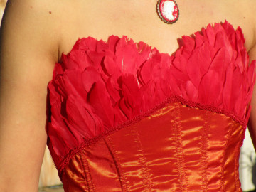 robe-rouge-creation-plume-tafta-organza-phoenix-meami-couture-creation.jpg