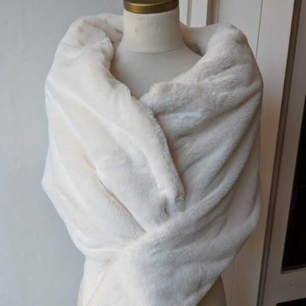 chale-fausse-fourure-doubler-couleur-creme-meami-couture-creation