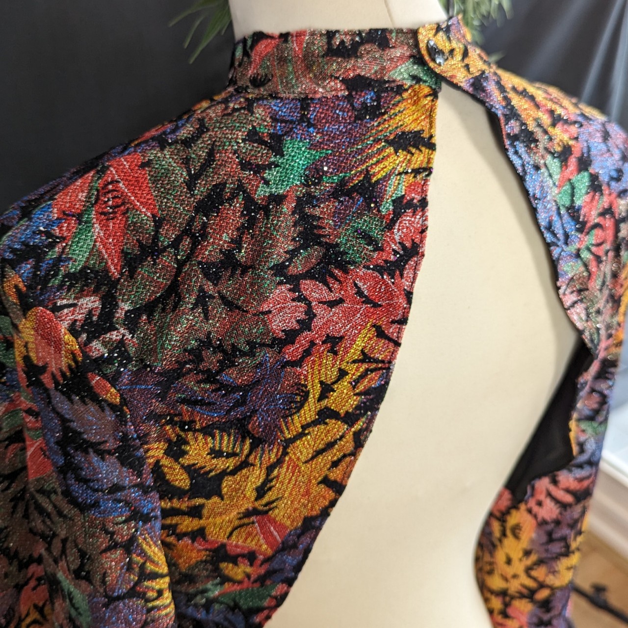 creation-bolero-manche-longue-elfique-multicolore-paillette-meami-couture-creation