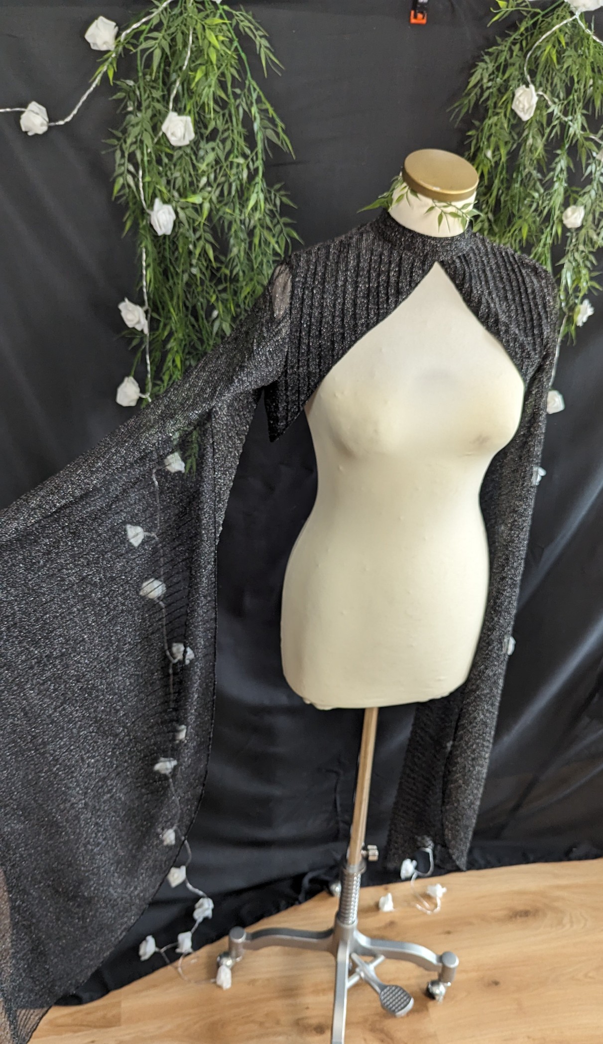 creation-bolero-manche-longue-elfique-noir-paillette-synthetique-meami-couture-creation