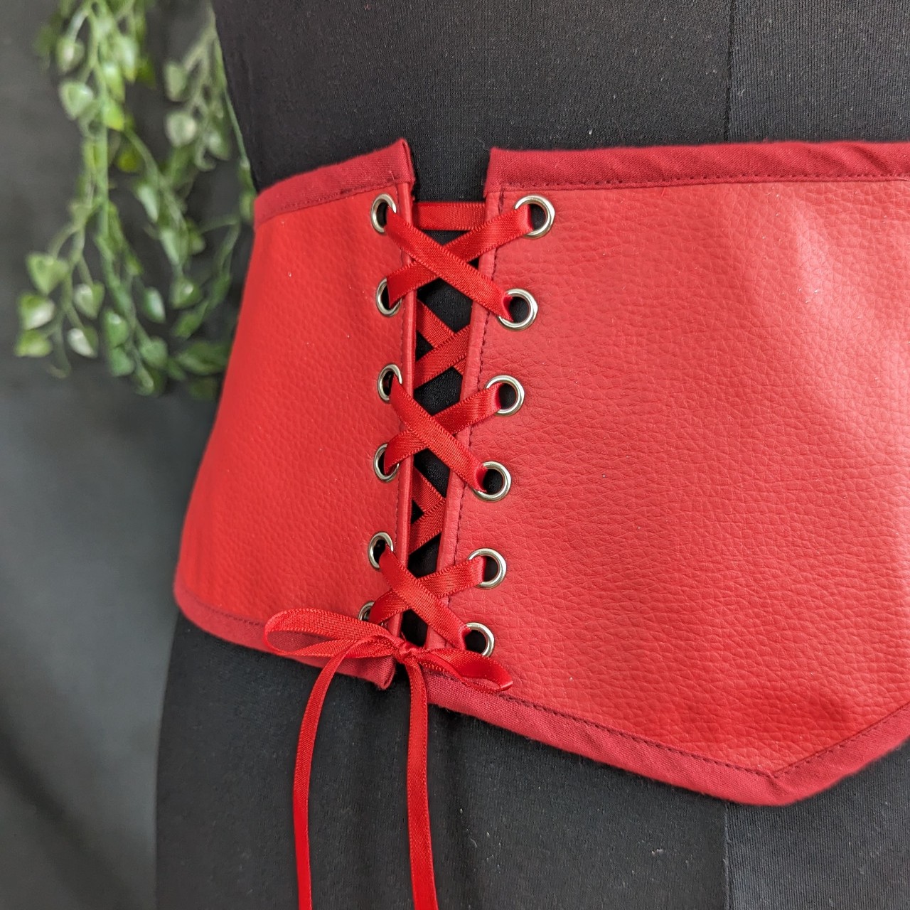 creation-serre-taille-simili-cuir-lassage-reglable-rouge-meami-couture-et-creation