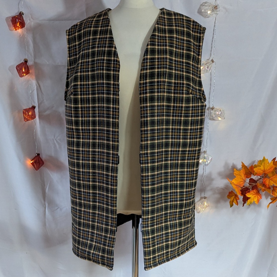 creation-veste-longue-sans-manche-laine-vert-et-jaunex-carreaux-meami-couture-et-creation