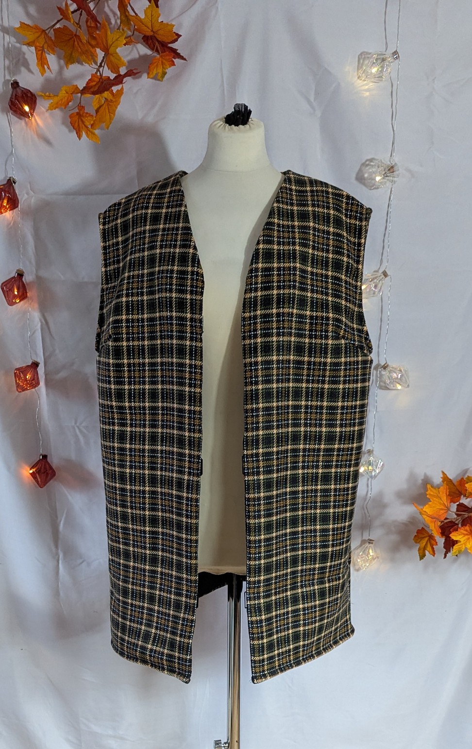 creation-veste-longue-sans-manche-laine-vert-et-jaunex-carreaux-meami-couture-et-creation